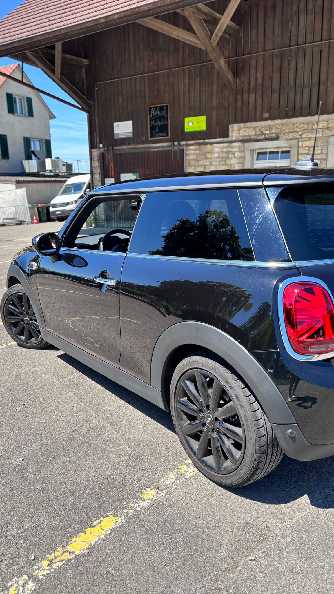 MINI 1.5i Cooper Blackyard-image-1