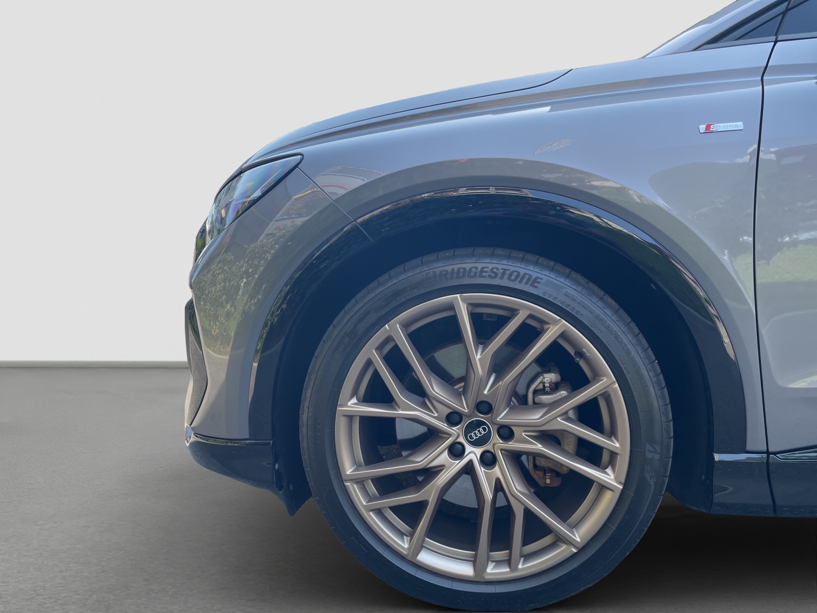 AUDI Q4 Sportback e-tron 50 quattro-image-4