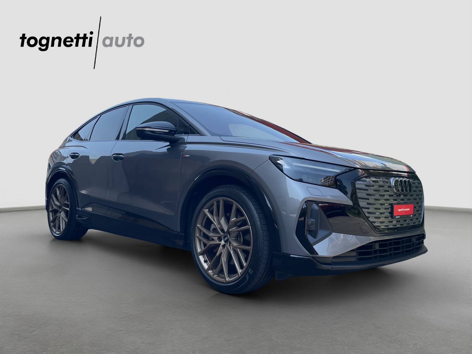AUDI Q4 Sportback e-tron 50 quattro-showroom-element-1