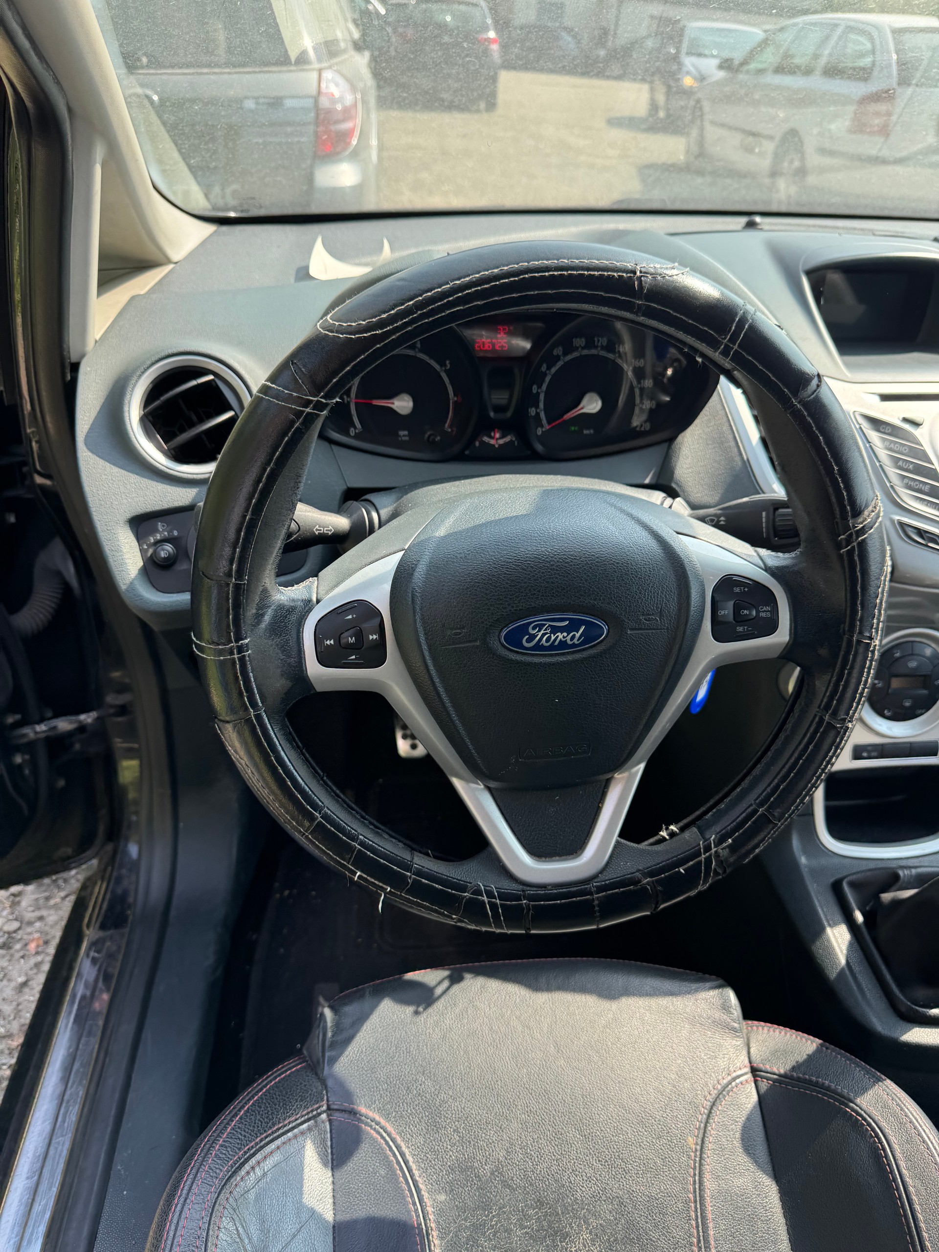 FORD Fiesta 1.6 16V Titanium-image-6