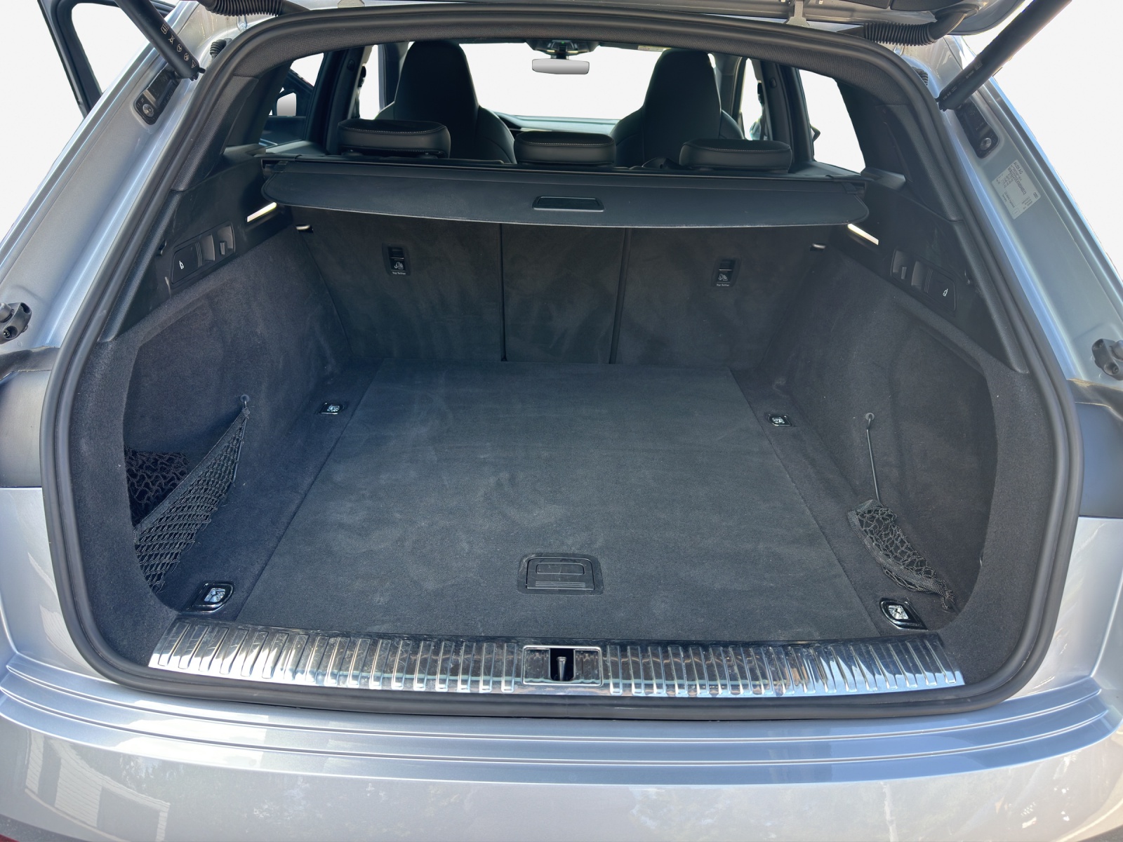 AUDI e-tron 55 S Line Black Edition quattro-image-12