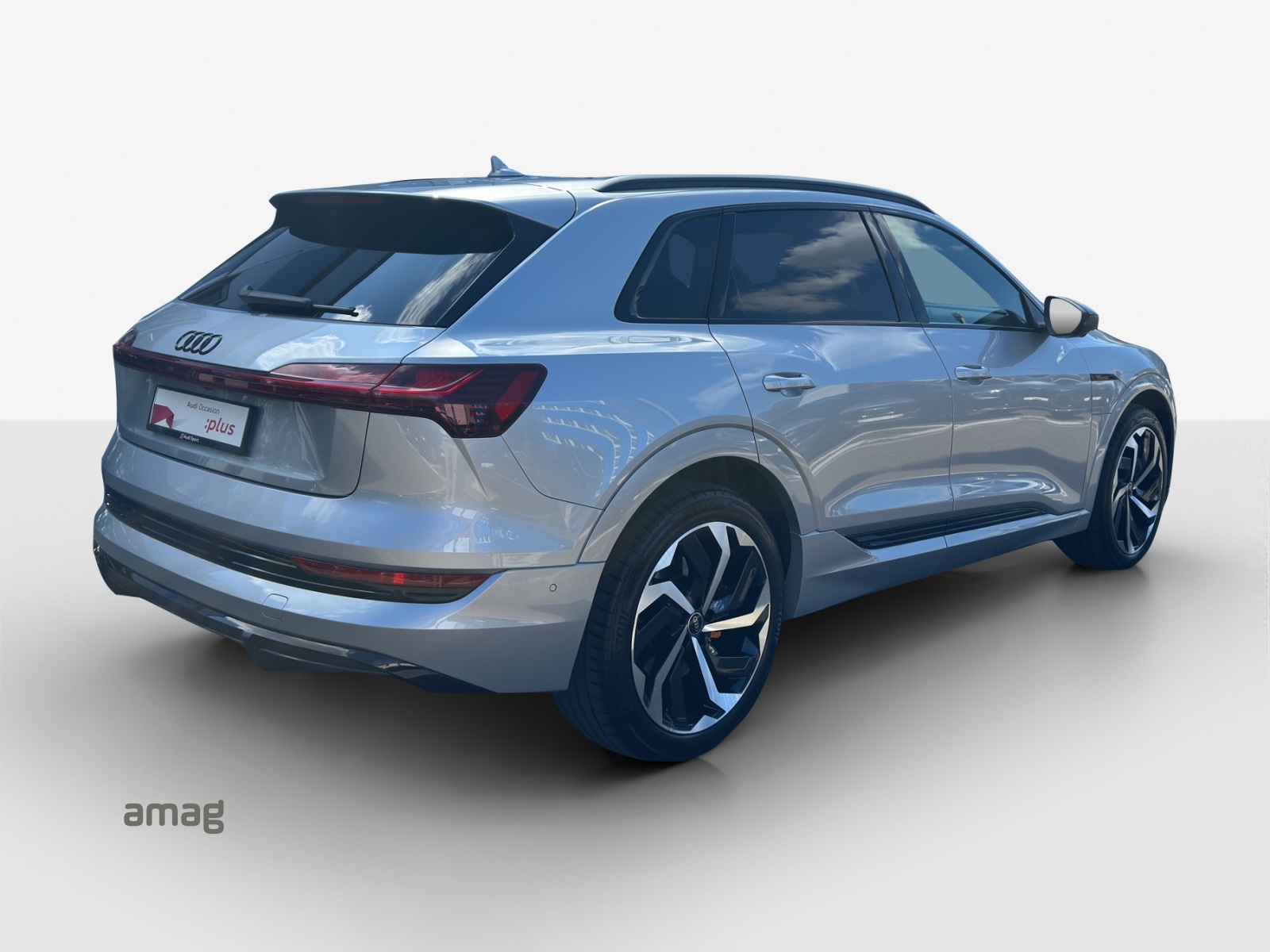 AUDI e-tron 55 S Line Black Edition quattro-image-4