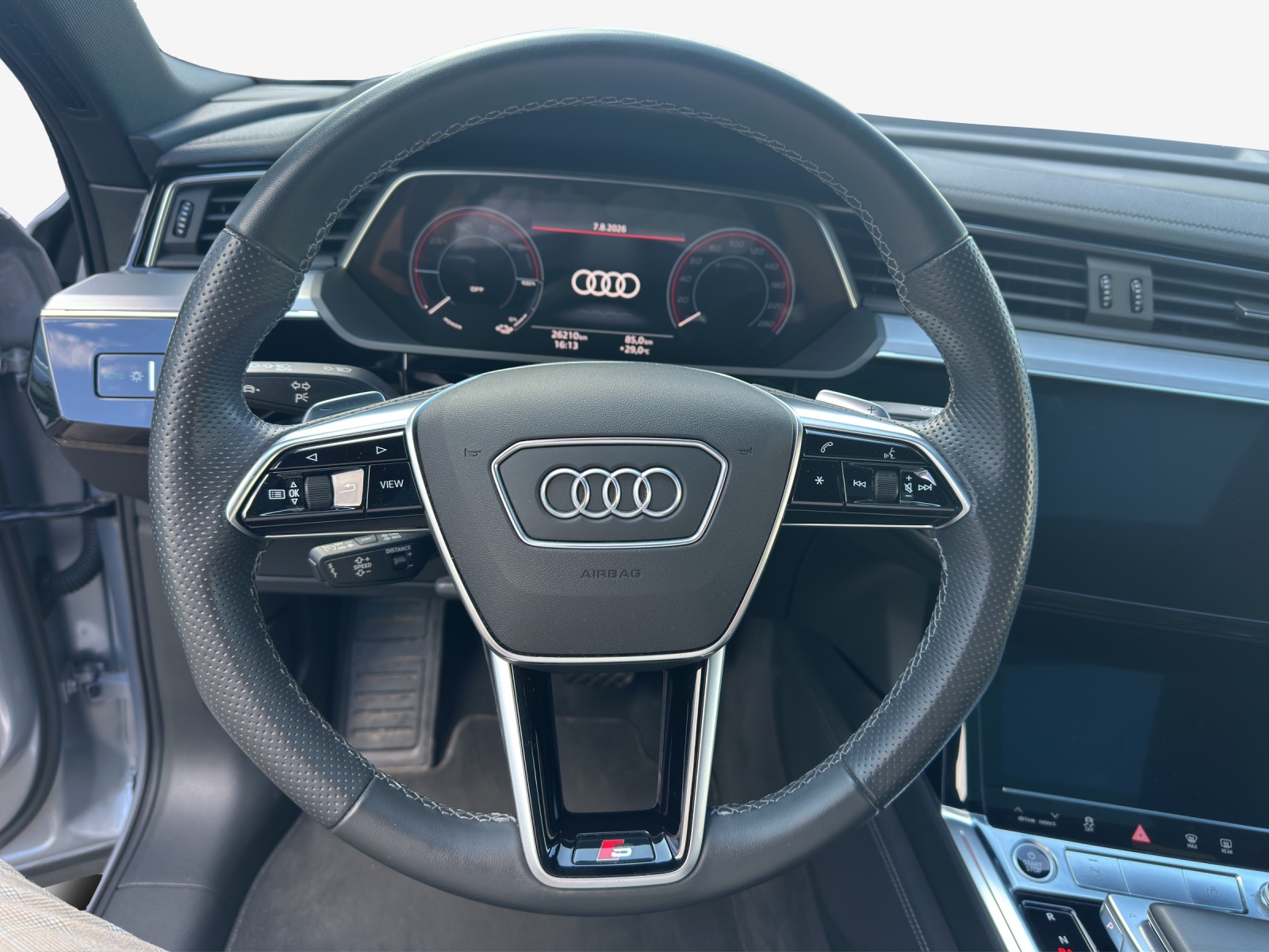 AUDI e-tron 55 S Line Black Edition quattro-image-9