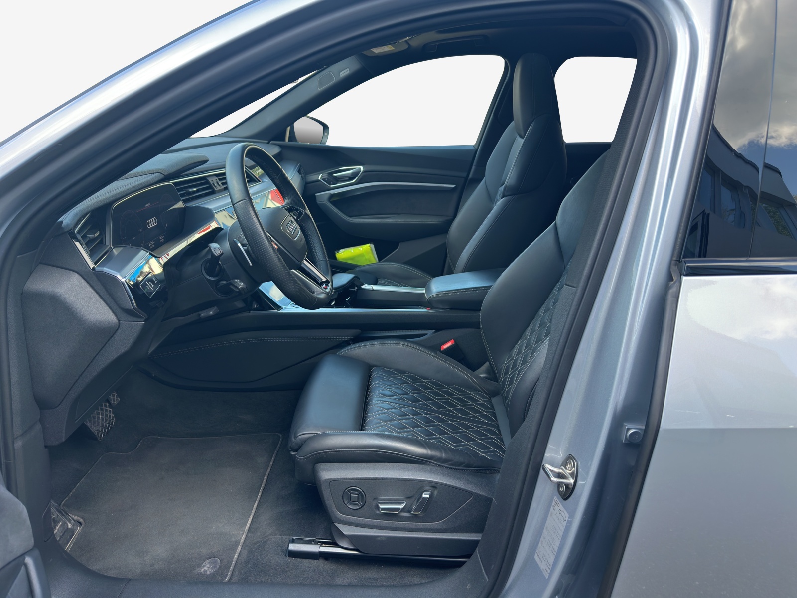 AUDI e-tron 55 S Line Black Edition quattro-image-7