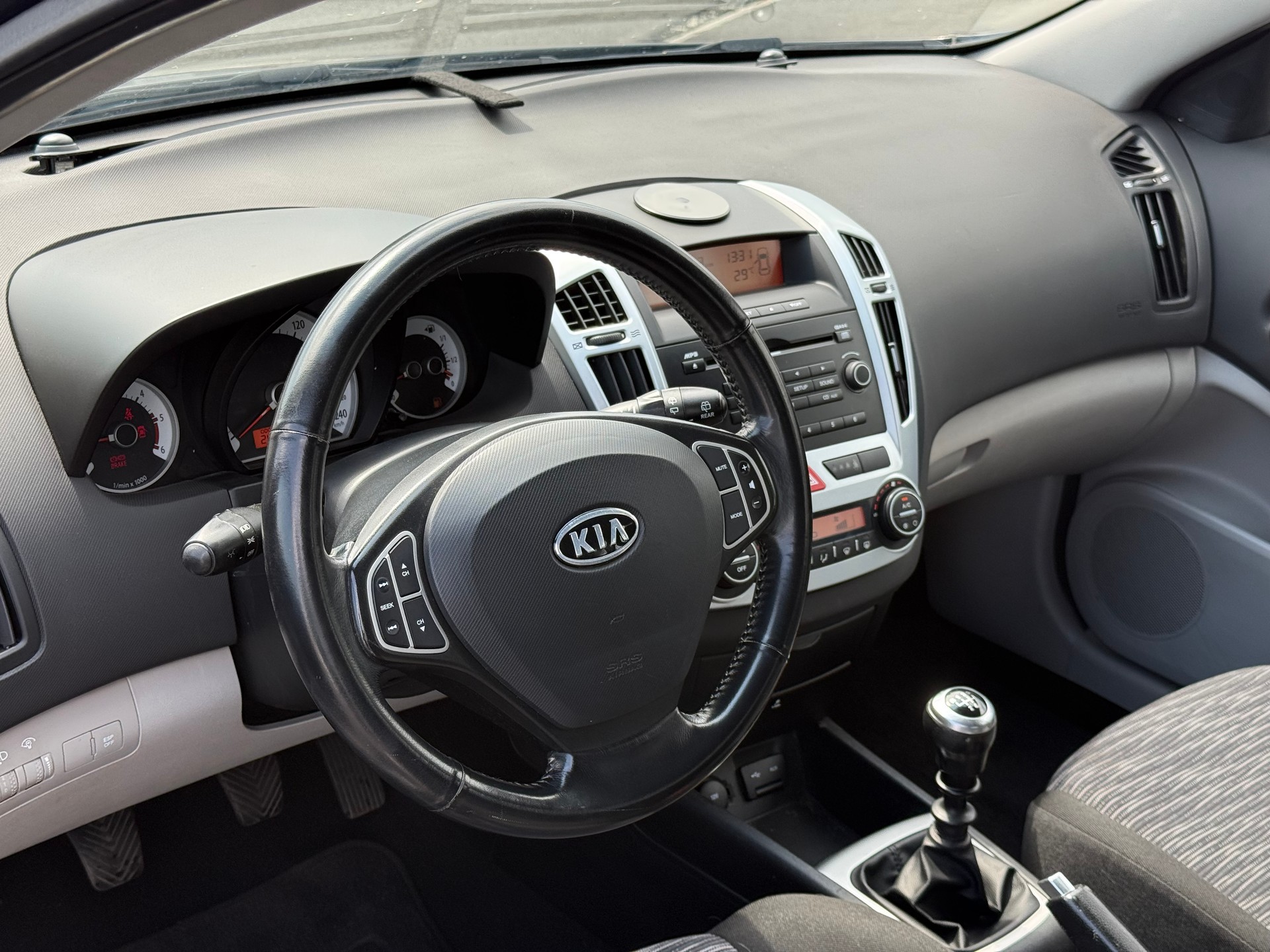 KIA Cee'd 1.6 CRDi Style-image-9