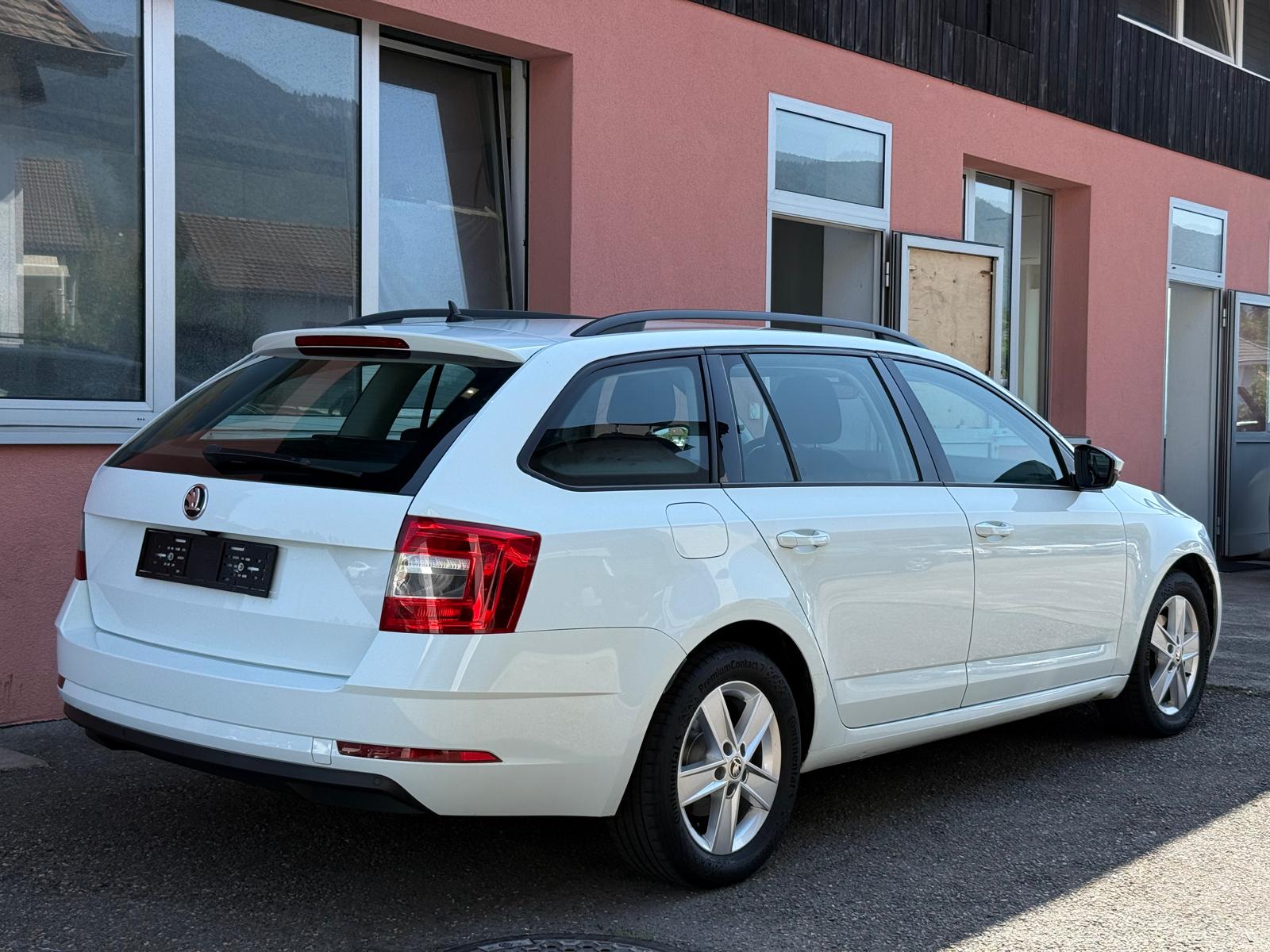 SKODA Octavia Combi 1.4 TSI G-tec Style CNG DSG / MFK 08.2026-image-3