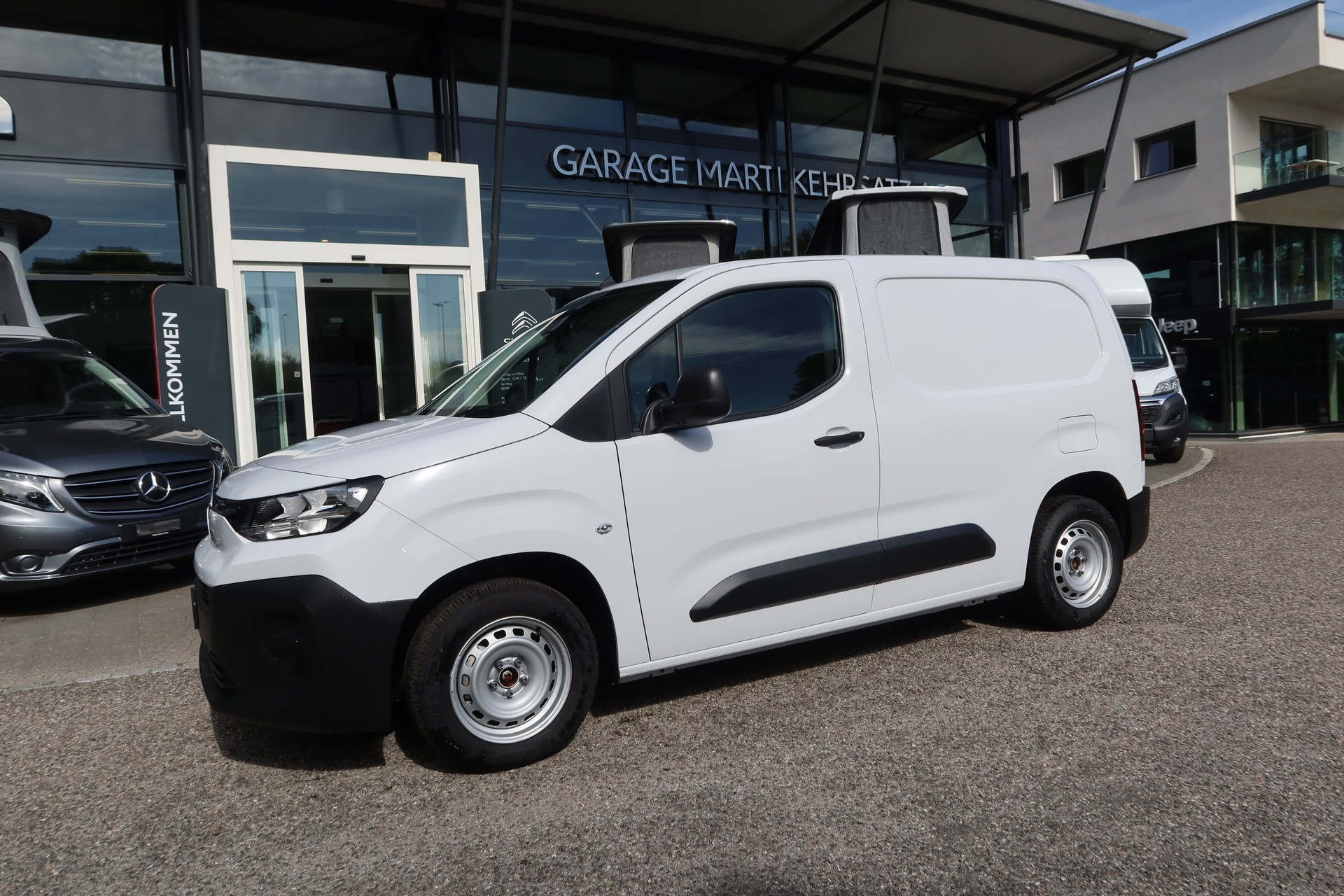 CITROEN Berlingo 1.2 s/s Swiss M-image-1