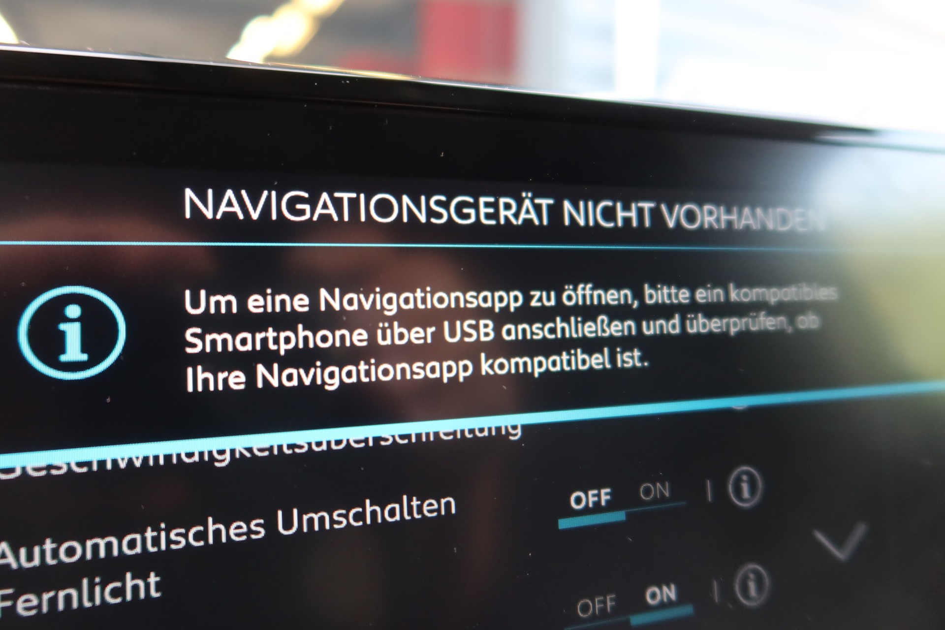 CITROEN Berlingo 1.2 s/s Swiss M-image-10