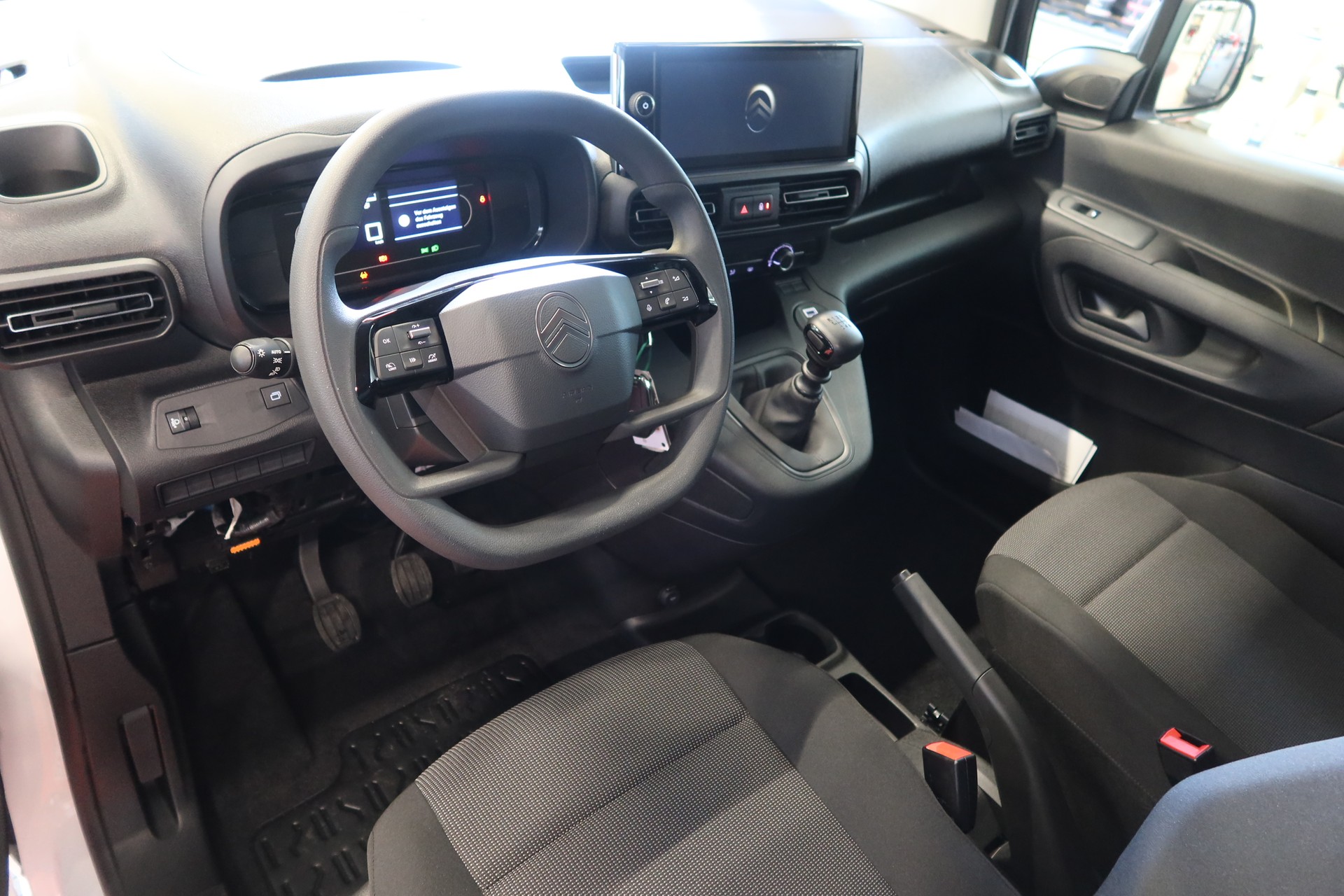 CITROEN Berlingo 1.2 s/s Swiss M-image-8