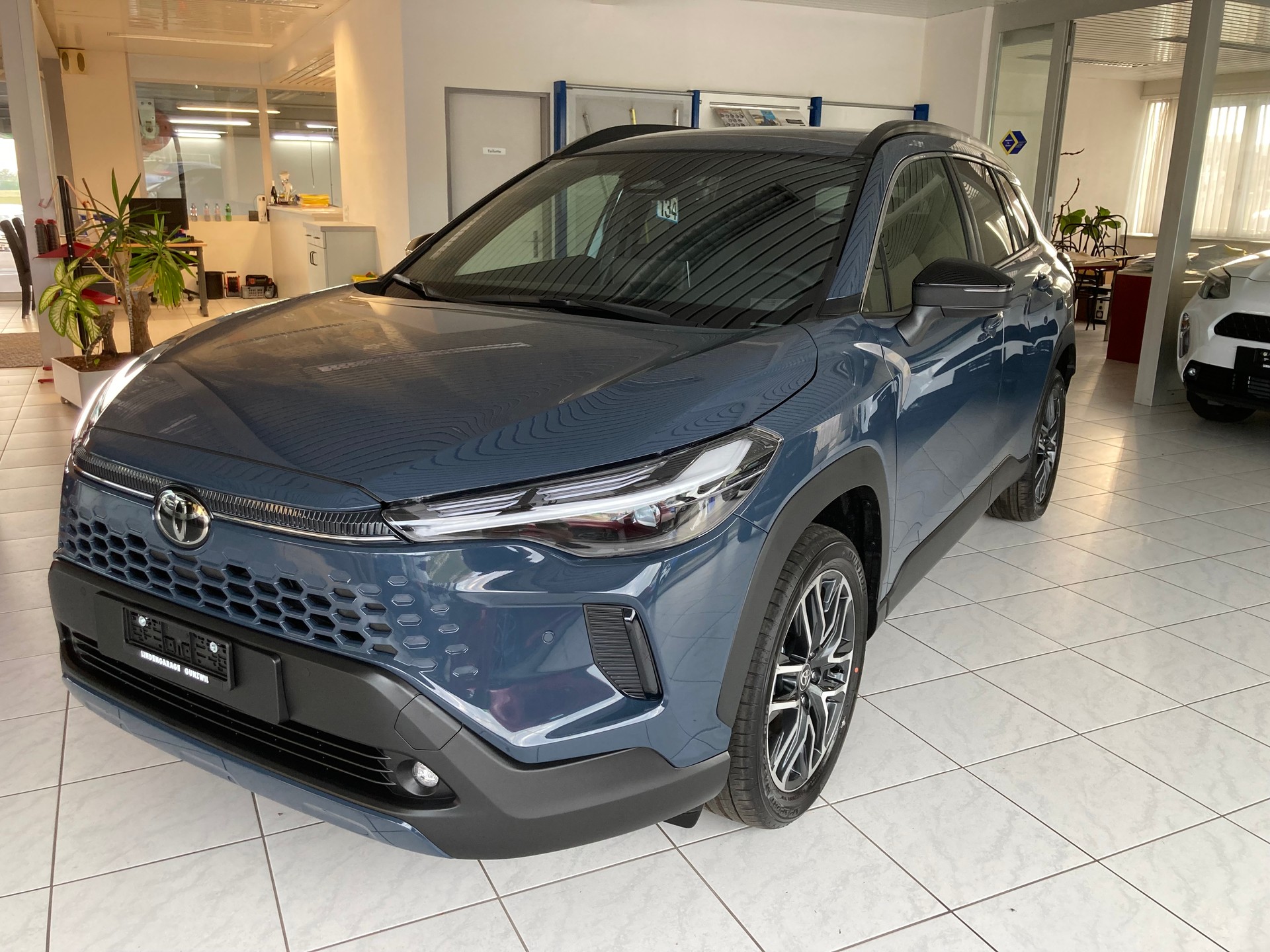 TOYOTA Corolla Cross 2.0 Trend e-CVT AWD-image-8