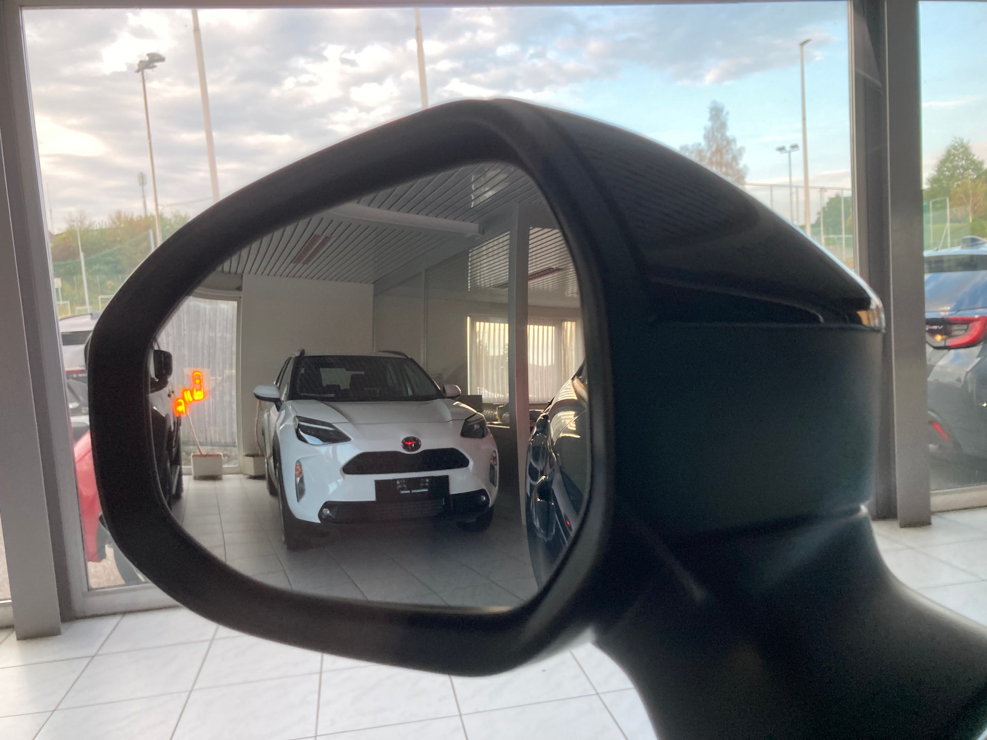 TOYOTA Corolla Cross 2.0 Trend e-CVT AWD-image-13