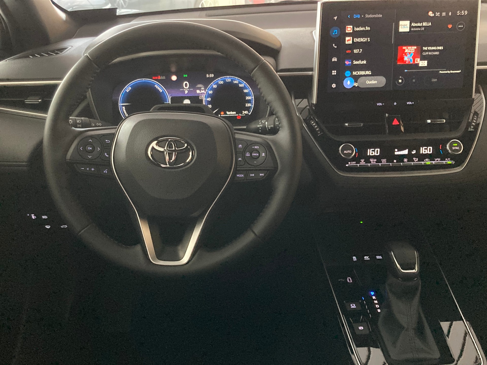 TOYOTA Corolla Cross 2.0 Trend e-CVT AWD-image-9