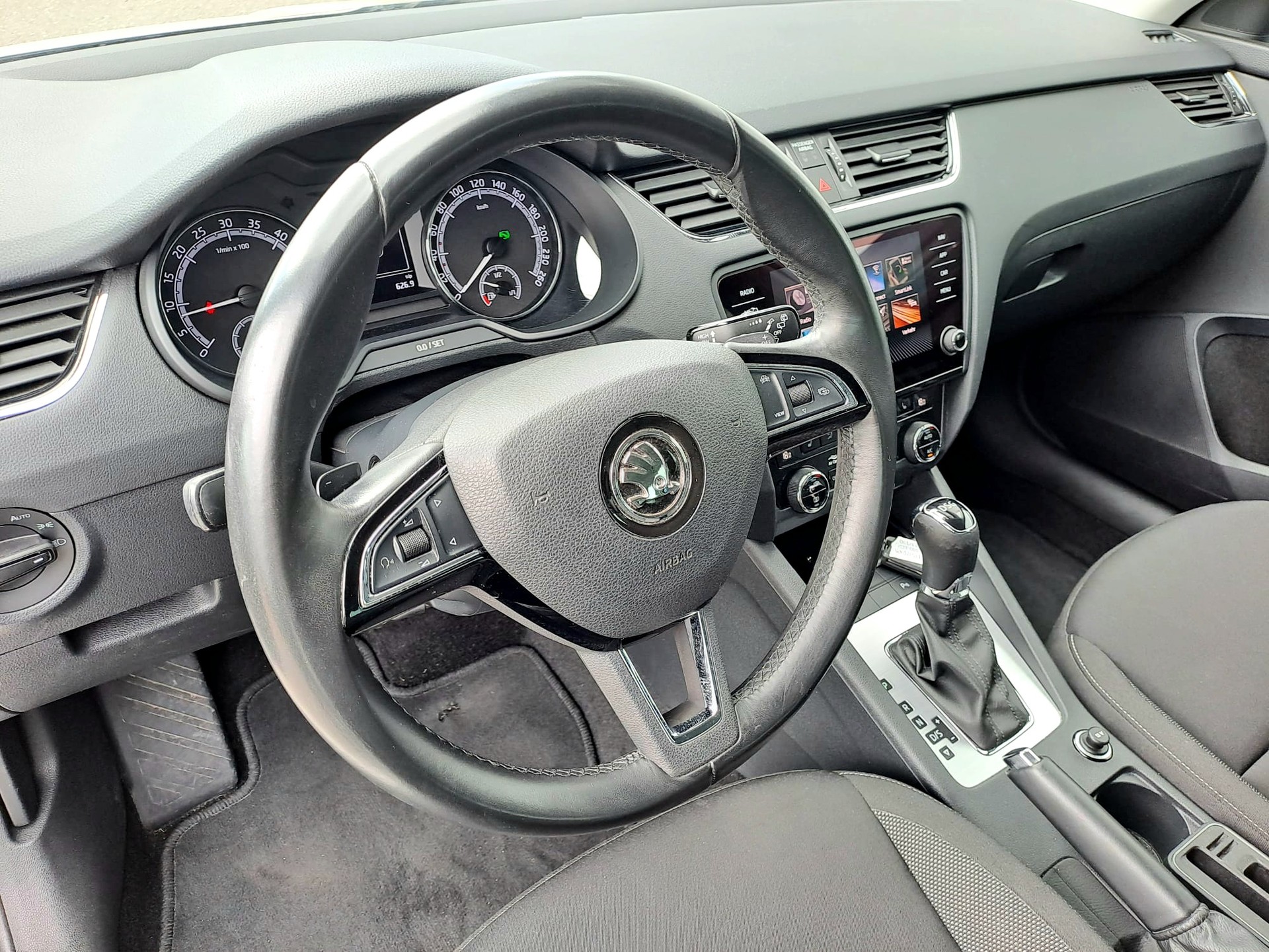 SKODA Octavia Combi 2.0 TDI Ambition DSG-image-10