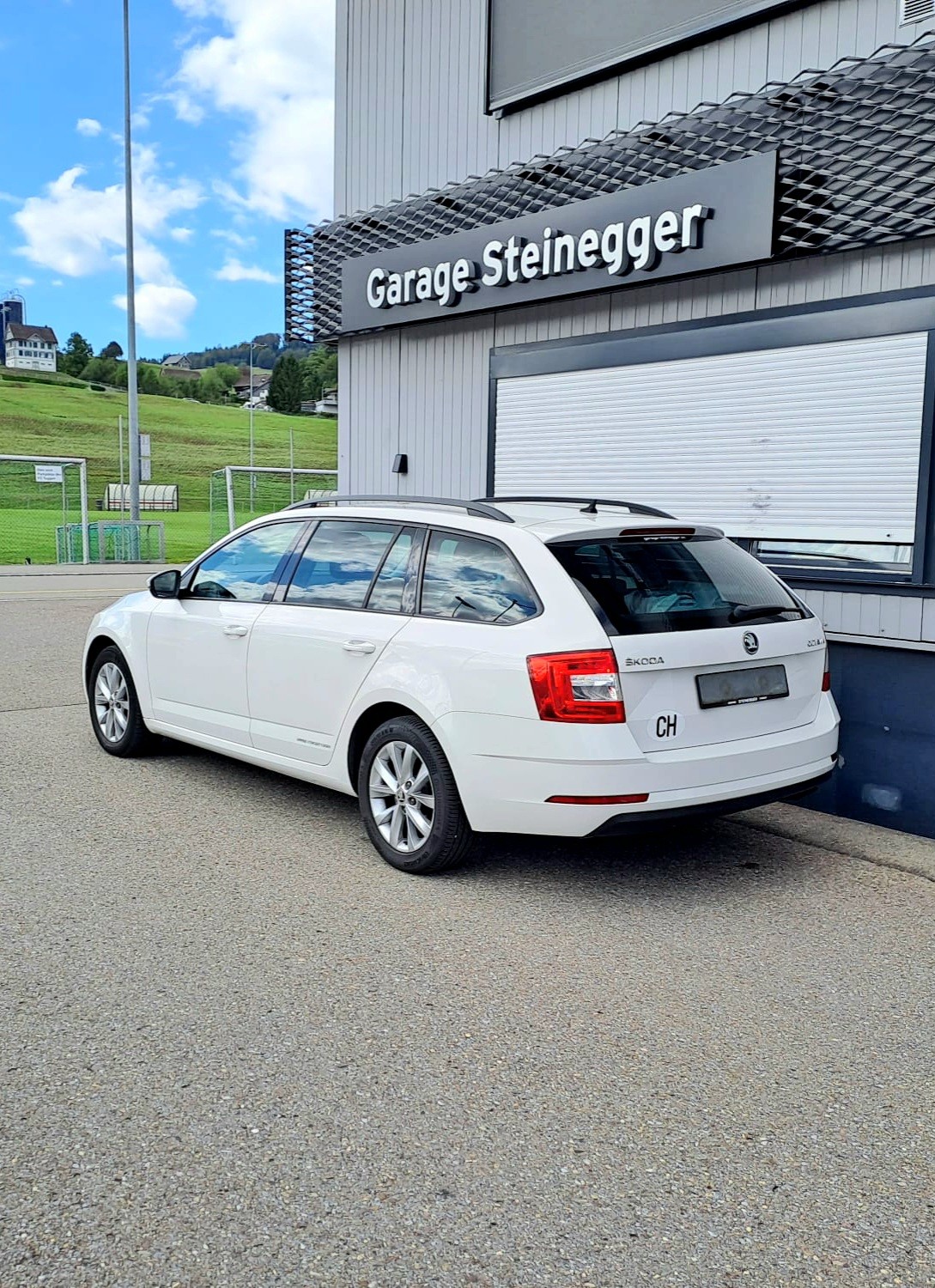 SKODA Octavia Combi 2.0 TDI Ambition DSG-image-6