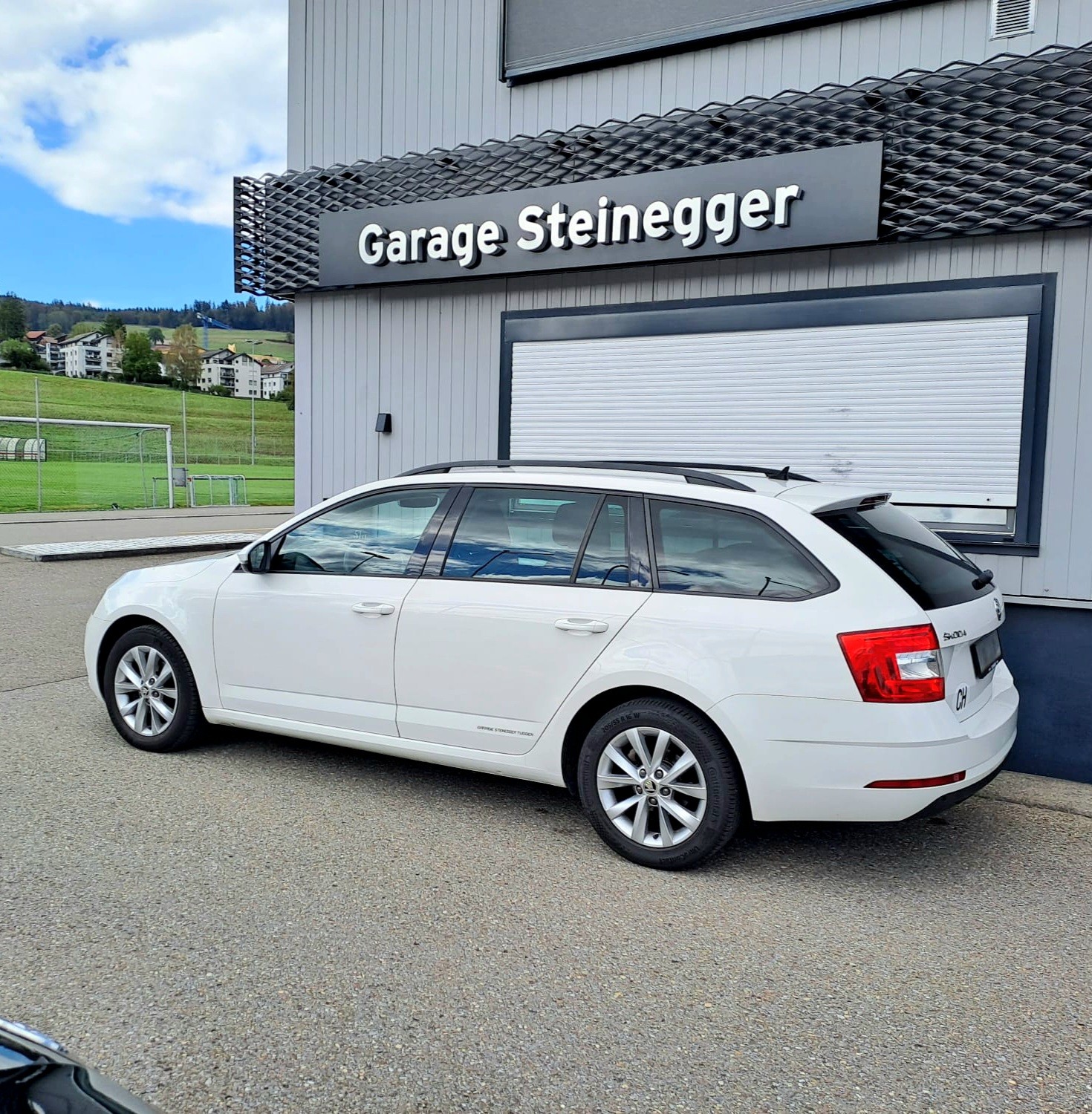 SKODA Octavia Combi 2.0 TDI Ambition DSG-image-5