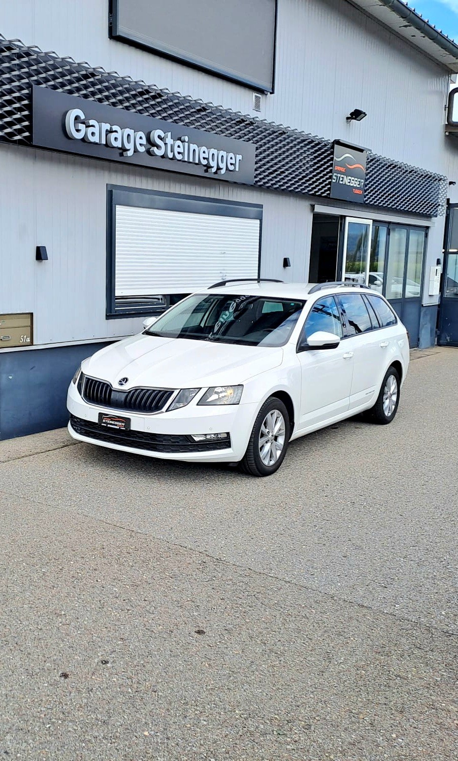 SKODA Octavia Combi 2.0 TDI Ambition DSG-image-1