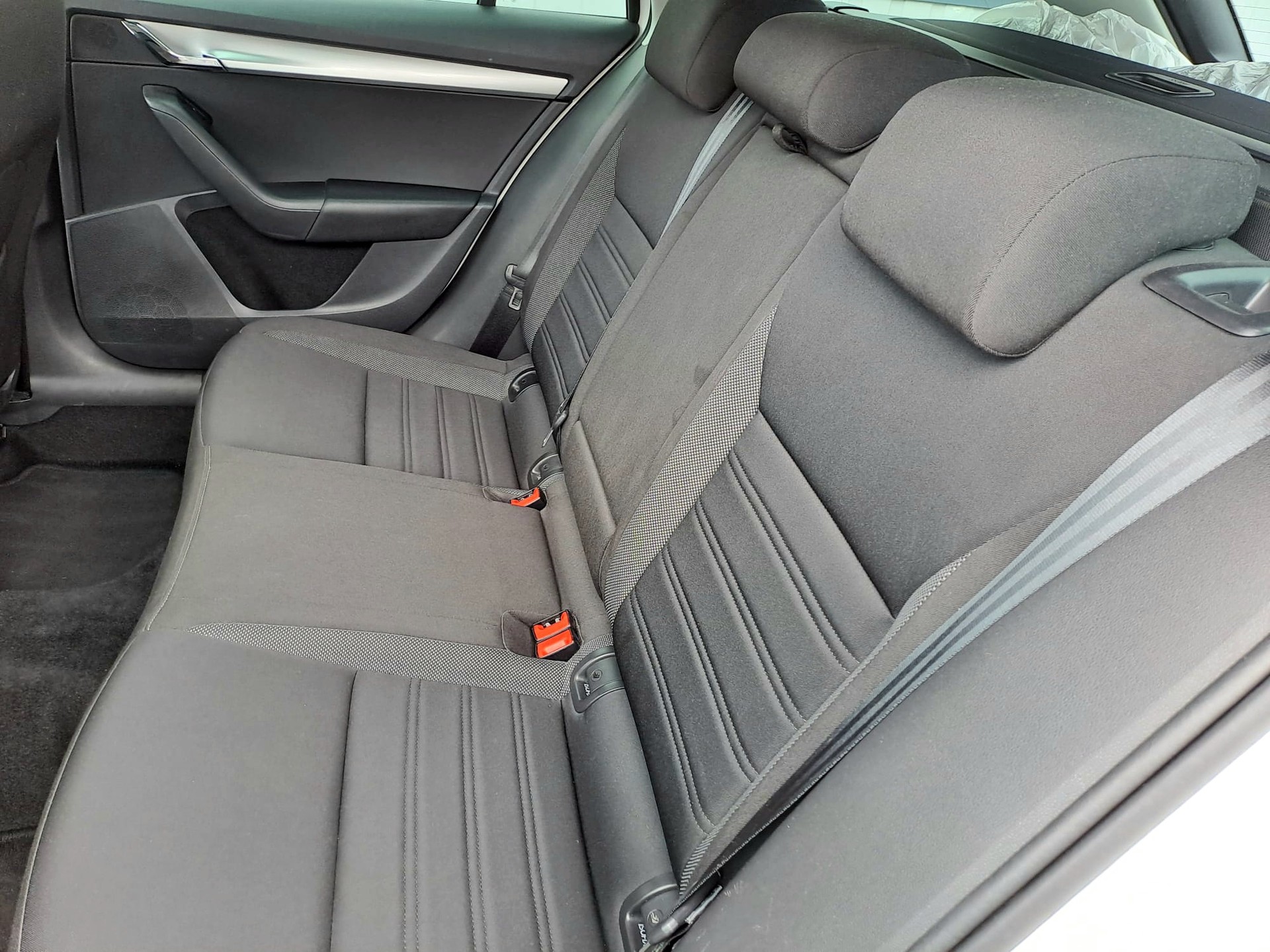 SKODA Octavia Combi 2.0 TDI Ambition DSG-image-8