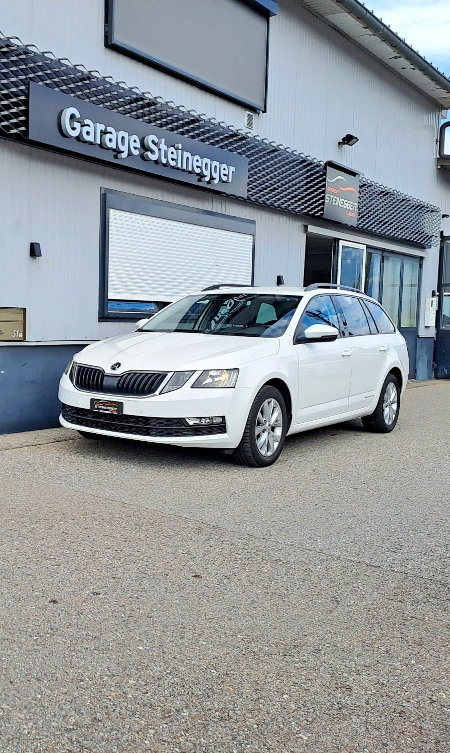 SKODA Octavia Combi 2.0 TDI Ambition DSG-image-0
