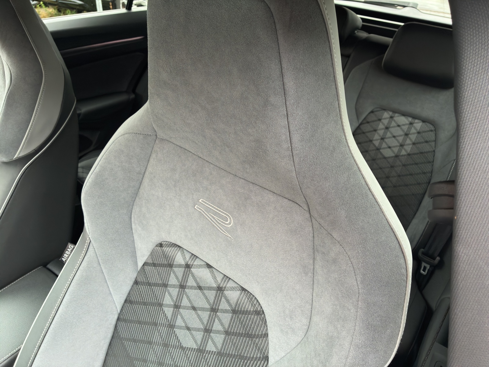 VW Golf Variant 2.0 TSI R-Line DSG 4Motion-image-12