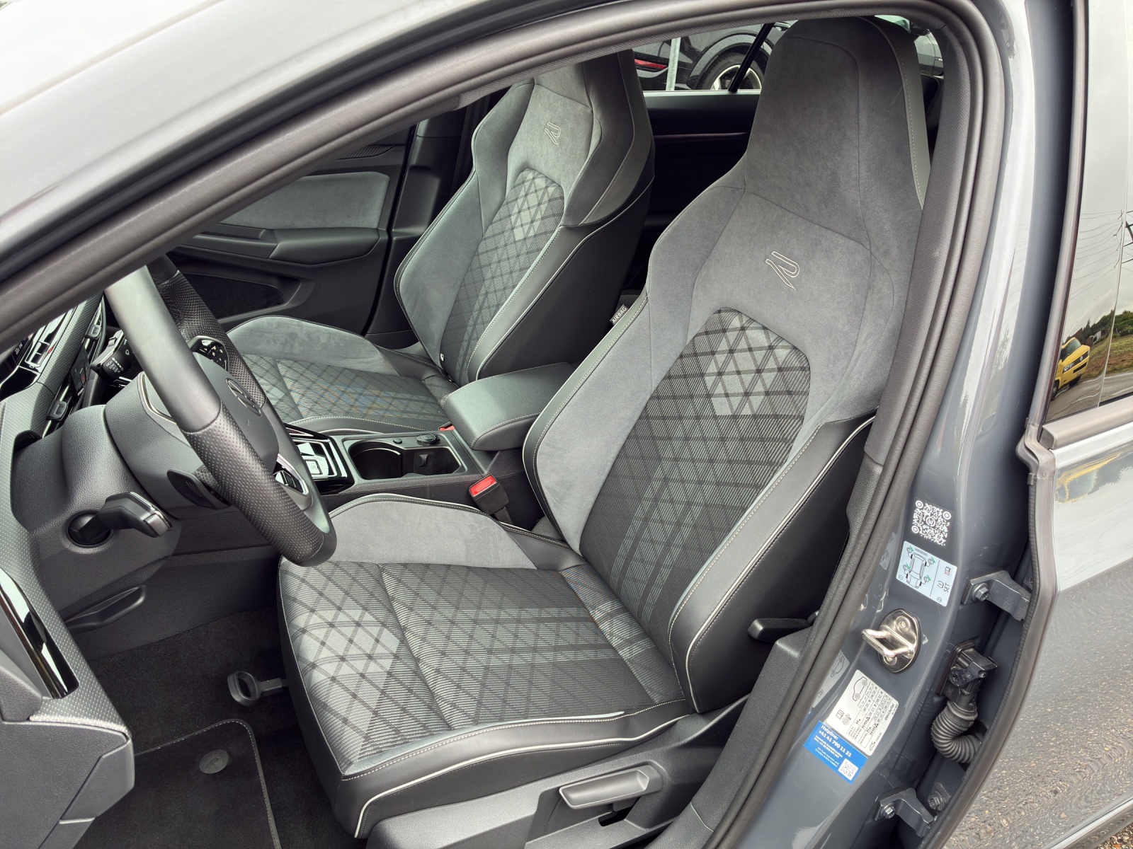VW Golf Variant 2.0 TSI R-Line DSG 4Motion-image-11