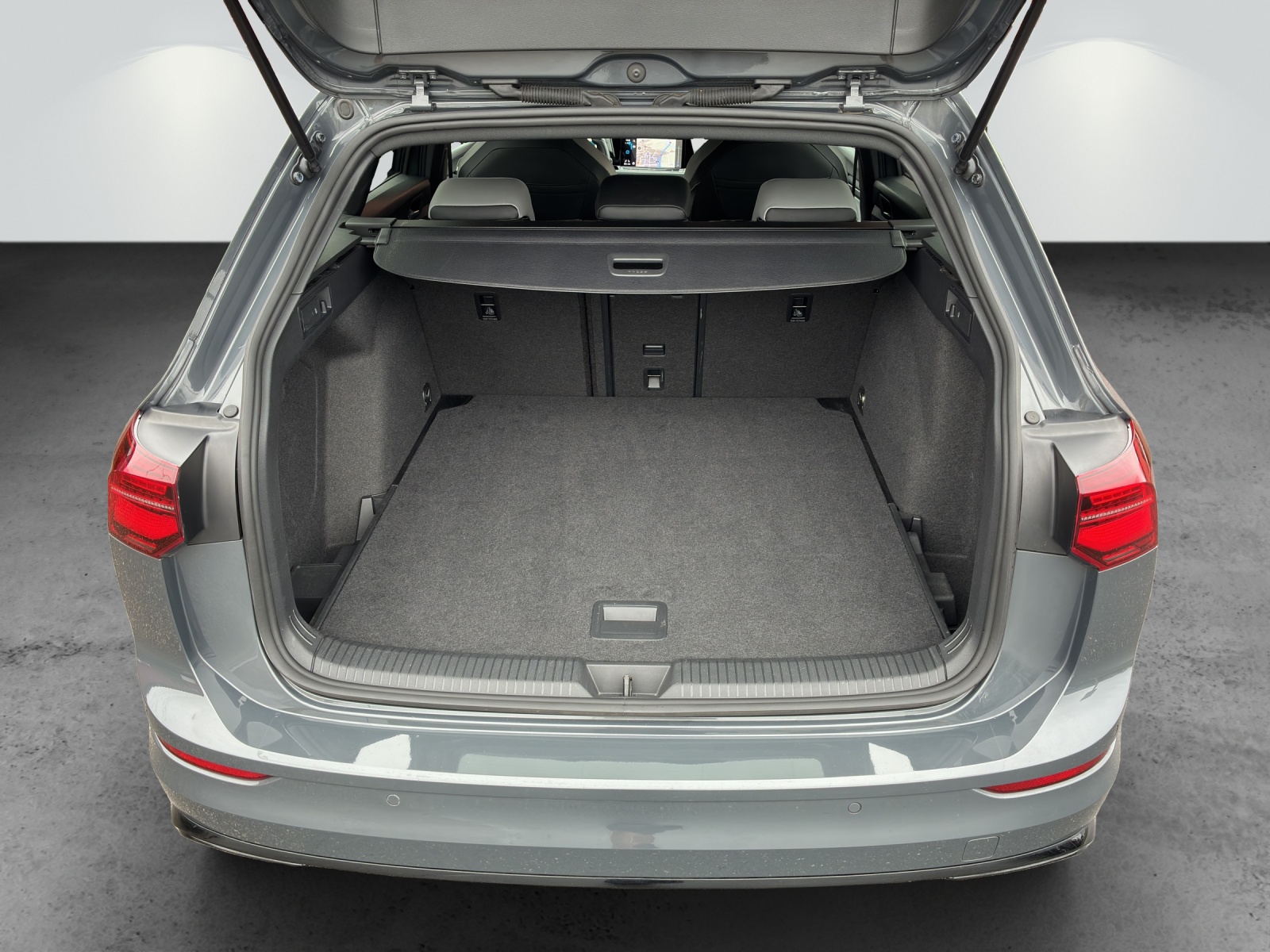 VW Golf Variant 2.0 TSI R-Line DSG 4Motion-image-9