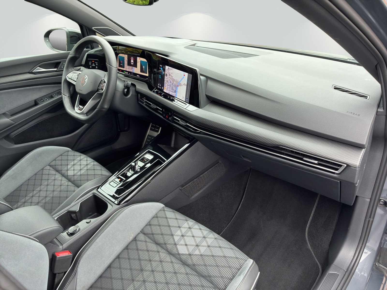 VW Golf Variant 2.0 TSI R-Line DSG 4Motion-image-7