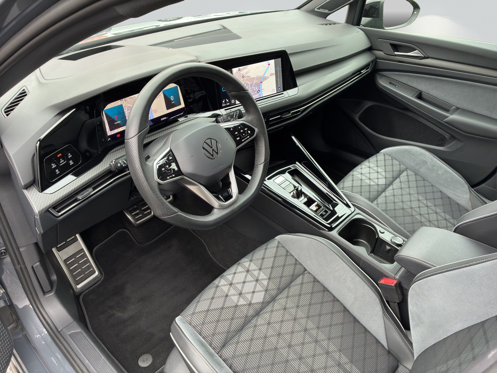 VW Golf Variant 2.0 TSI R-Line DSG 4Motion-image-4