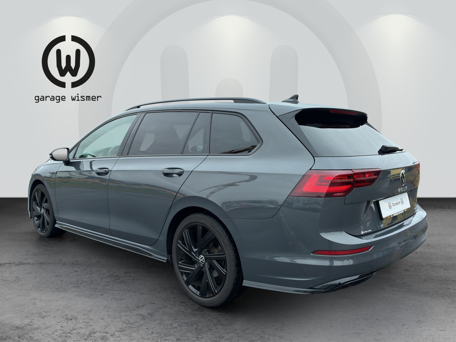 VW Golf Variant 2.0 TSI R-Line DSG 4Motion-image-2