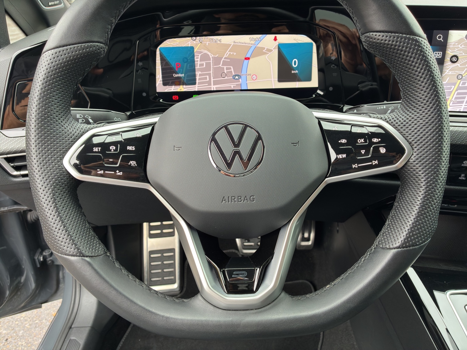 VW Golf Variant 2.0 TSI R-Line DSG 4Motion-image-13