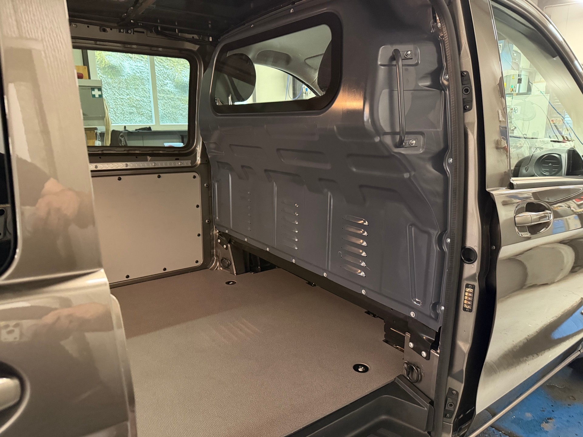 MERCEDES-BENZ VITO 119 BT 4X4-image-18