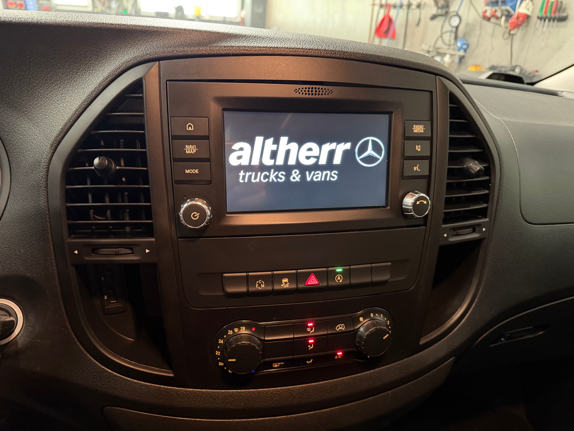 MERCEDES-BENZ VITO 119 BT 4X4-image-15
