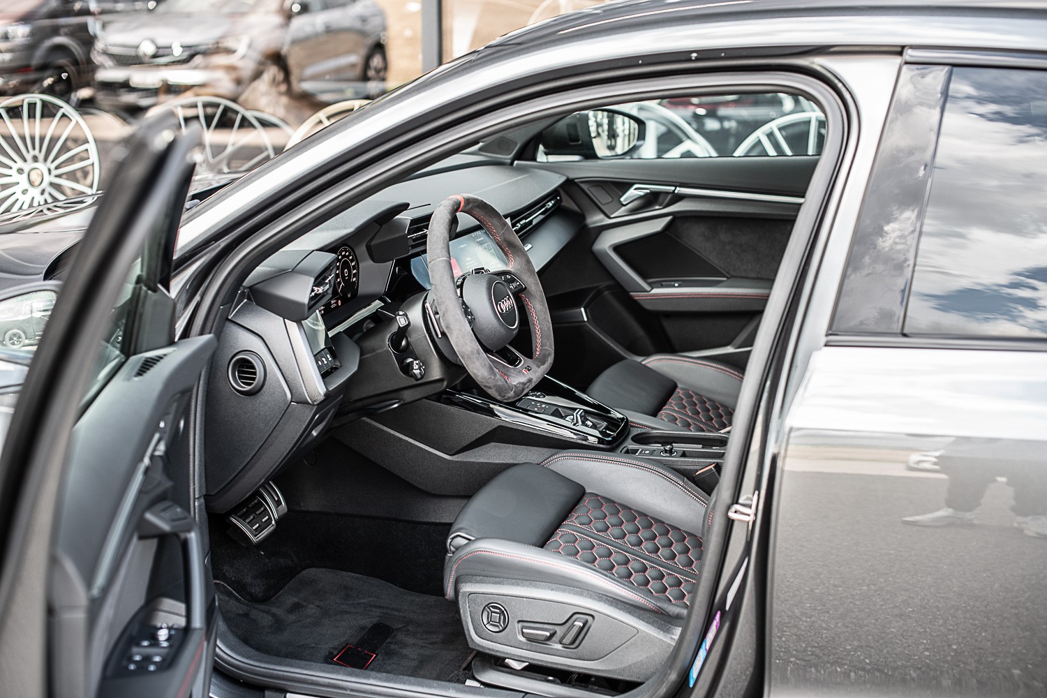 AUDI RS3 SB 2.5 TSI quattro "Pack Carbone"-image-14