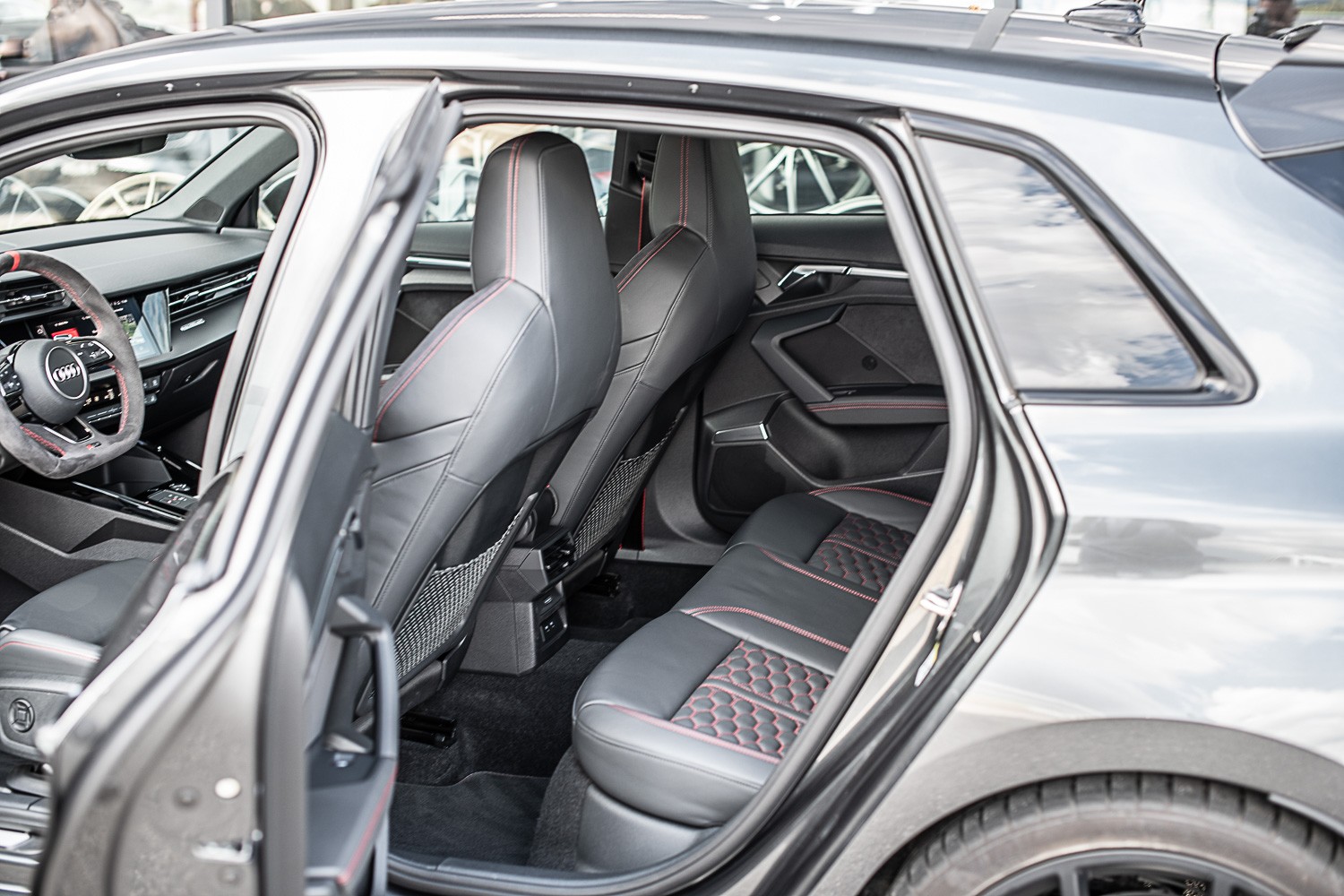 AUDI RS3 SB 2.5 TSI quattro "Pack Carbone"-image-18