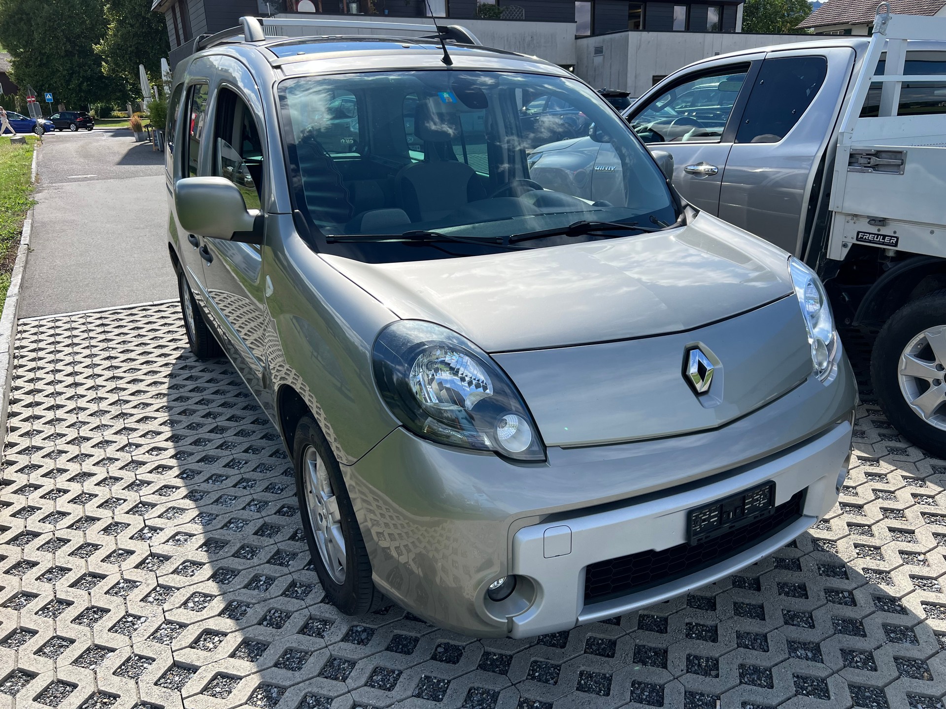 RENAULT Kangoo 1.6 16V Expression-image-0