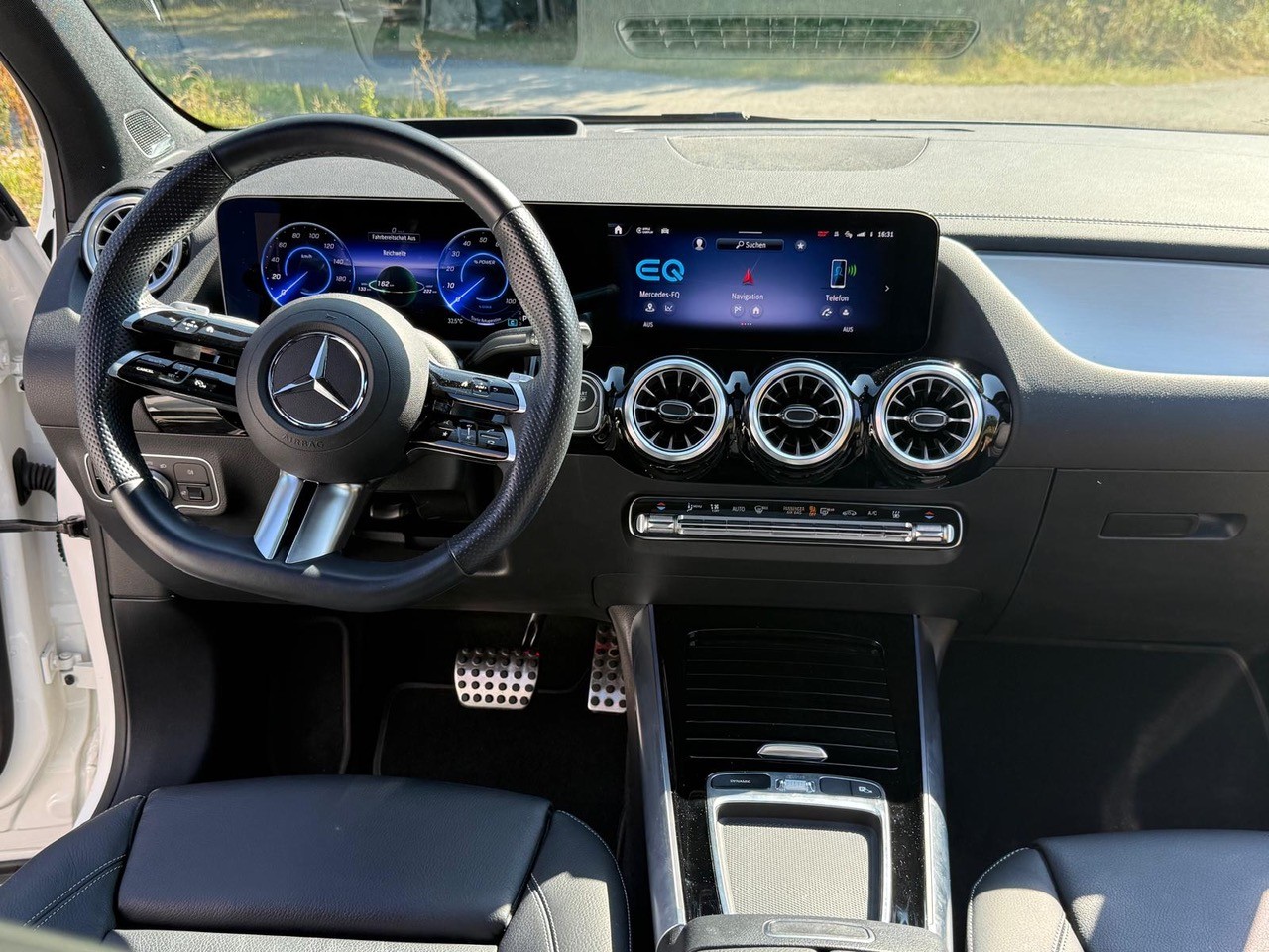 MERCEDES-BENZ EQA 350 Swiss Star AMG Line 4matic-image-13