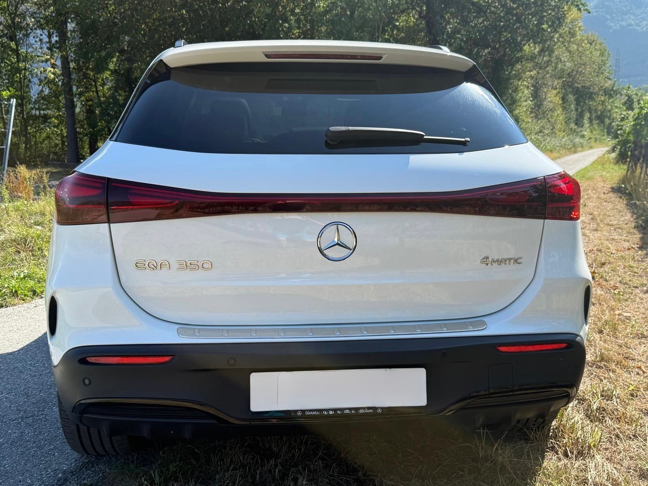 MERCEDES-BENZ EQA 350 Swiss Star AMG Line 4matic-image-6