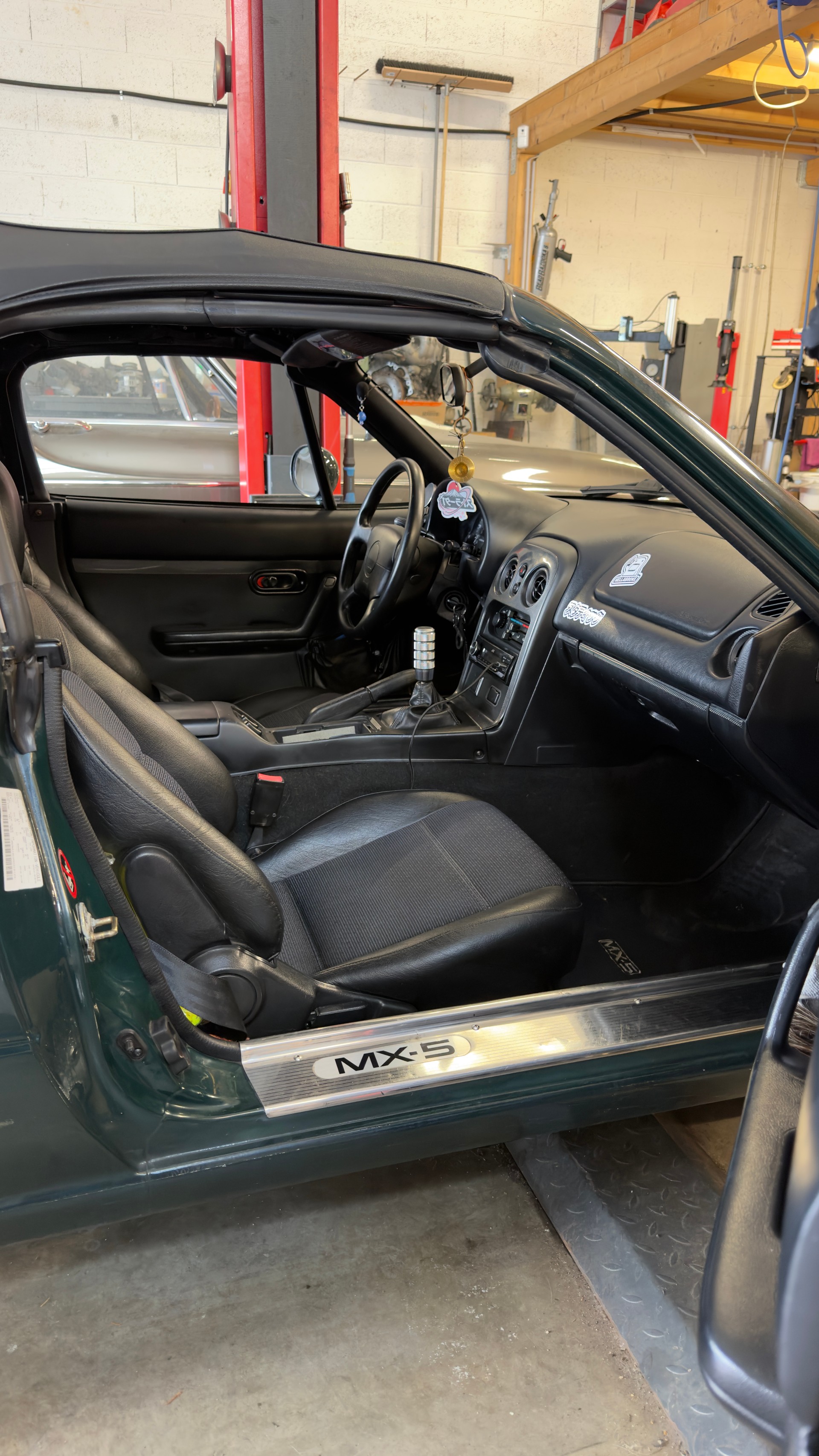 MAZDA 1.6i-16V-image-2