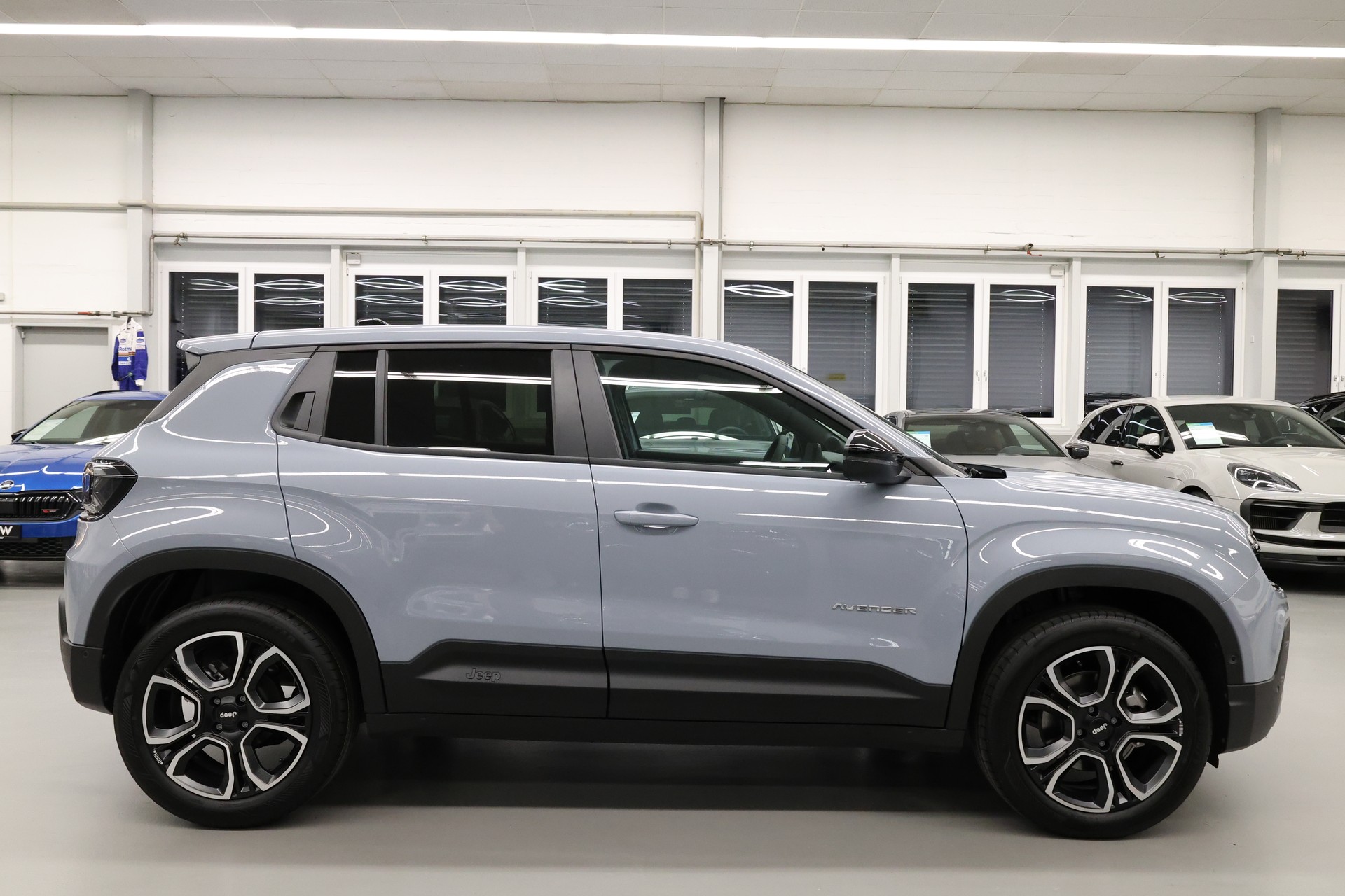 JEEP Avenger 1.2 MHEV Summit-image-10