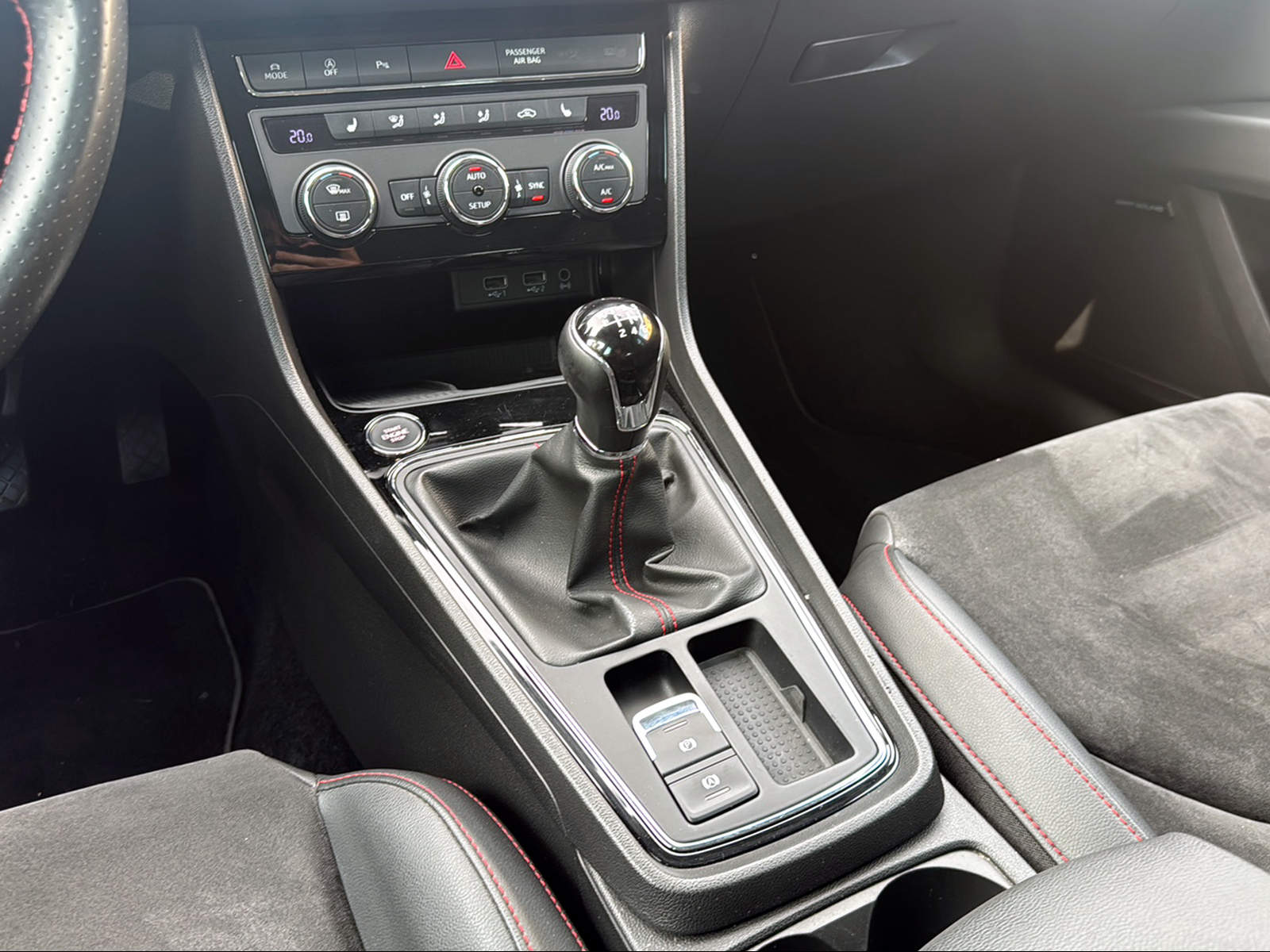 SEAT Leon ST 1.4 TSI ACT FR-image-11