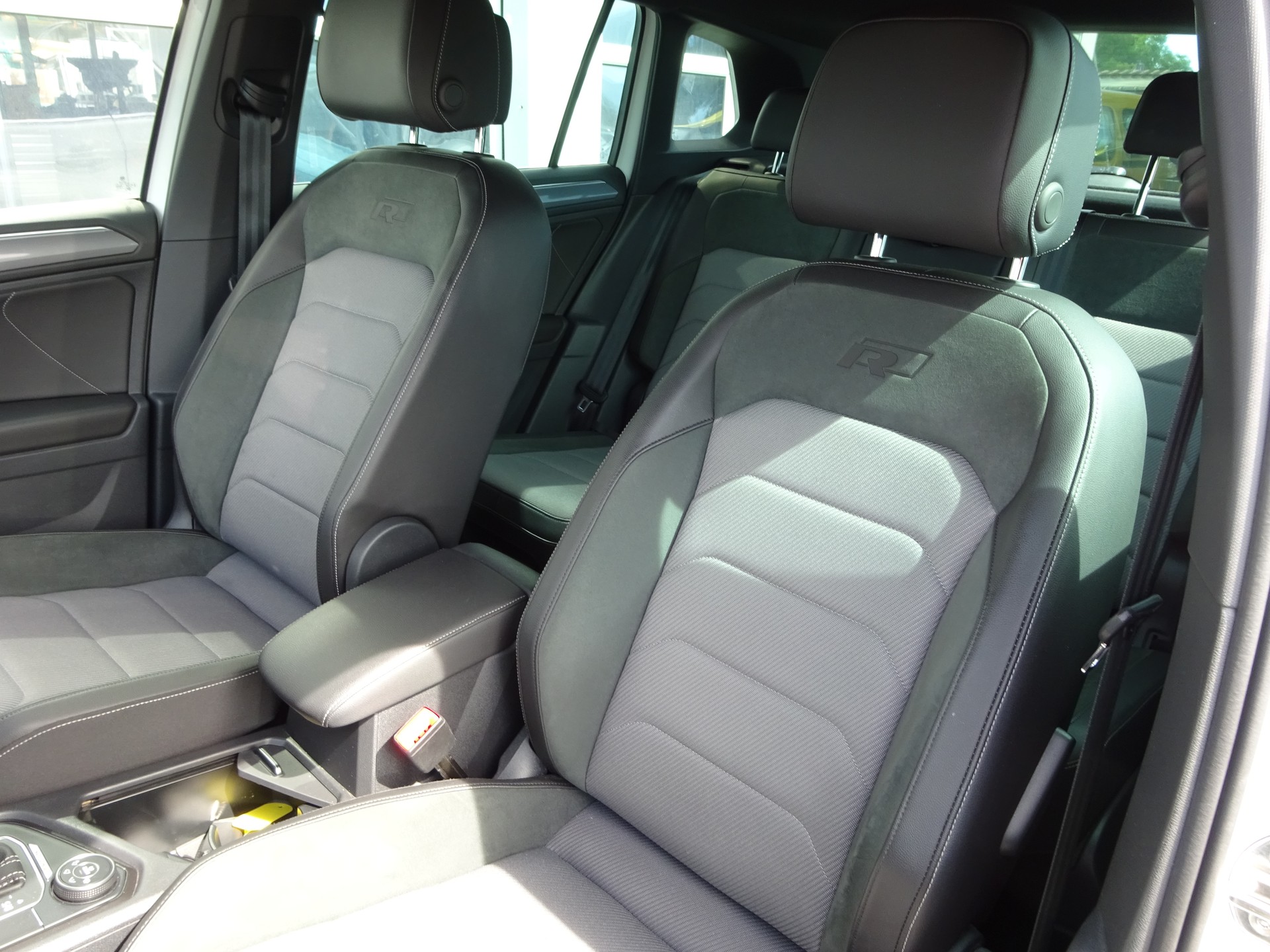 VW Tiguan 2.0 TDI SCR Highline 4Motion DSG-image-6