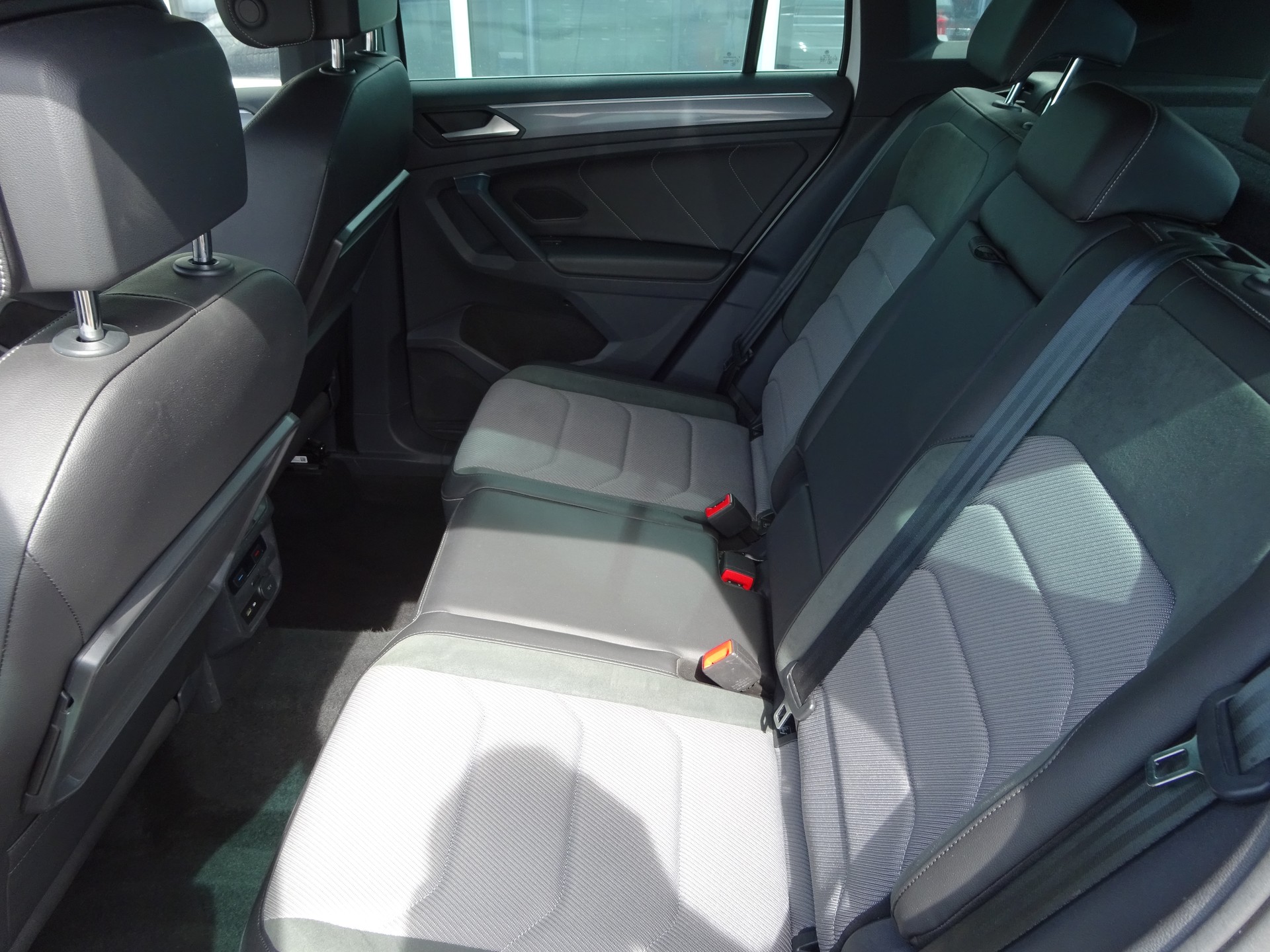 VW Tiguan 2.0 TDI SCR Highline 4Motion DSG-image-9
