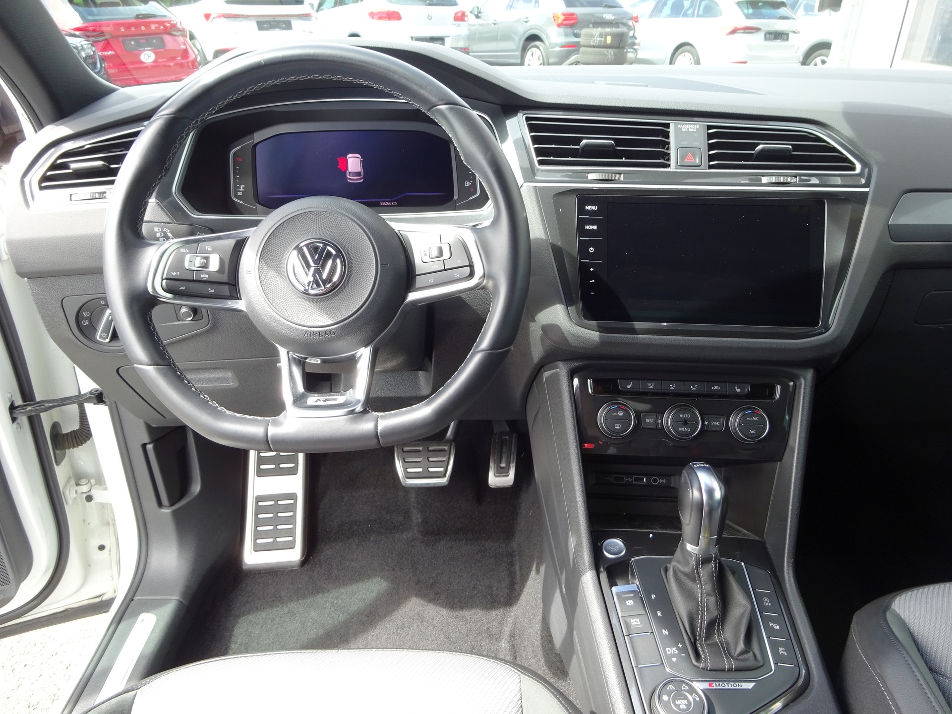 VW Tiguan 2.0 TDI SCR Highline 4Motion DSG-image-8