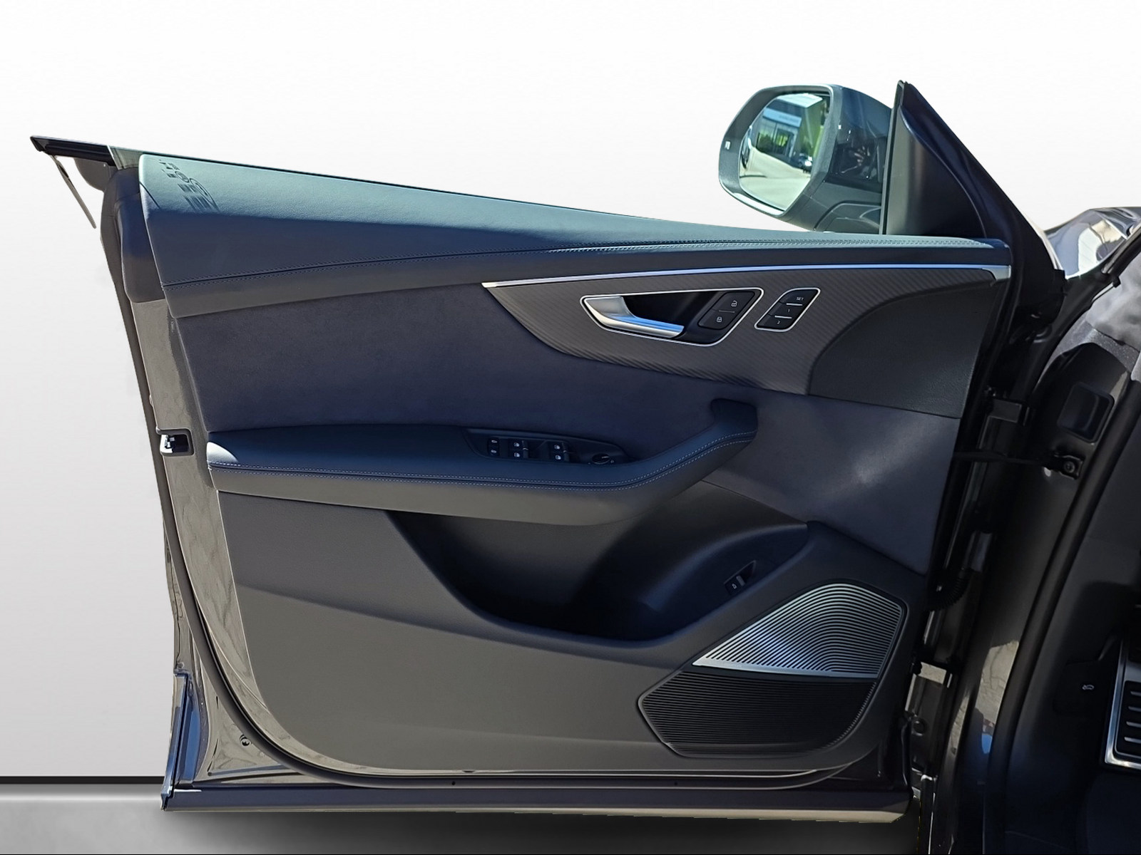 AUDI RSQ8 performance quattro-image-9