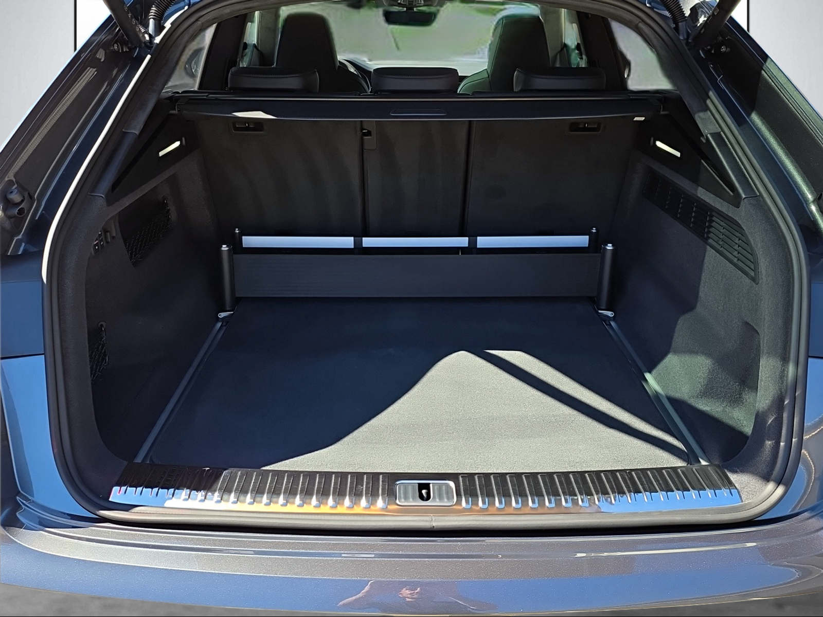 AUDI RSQ8 performance quattro-image-11