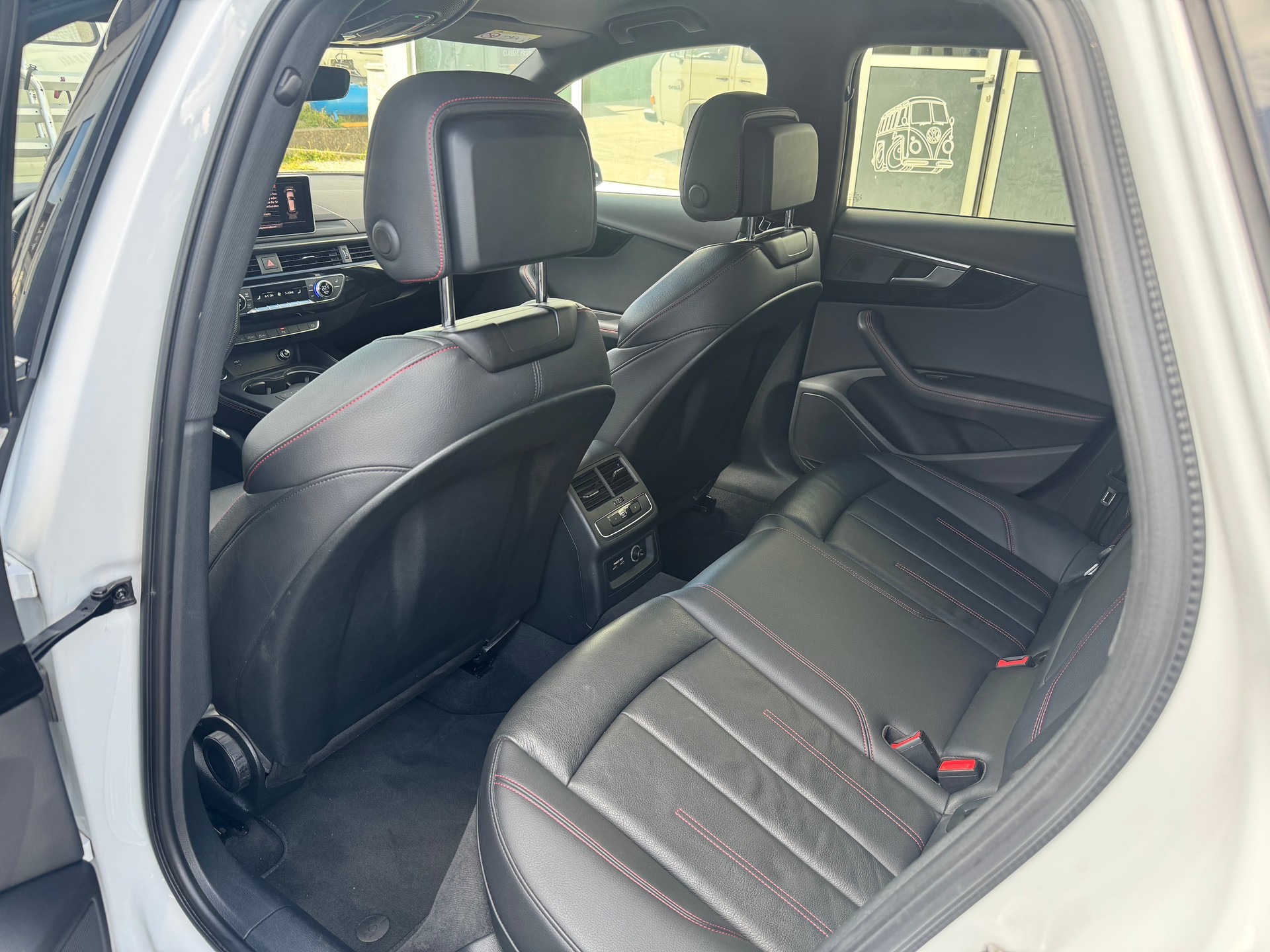 AUDI A4 Avant 2.0 TDI Sport quattro S-tronic-image-6