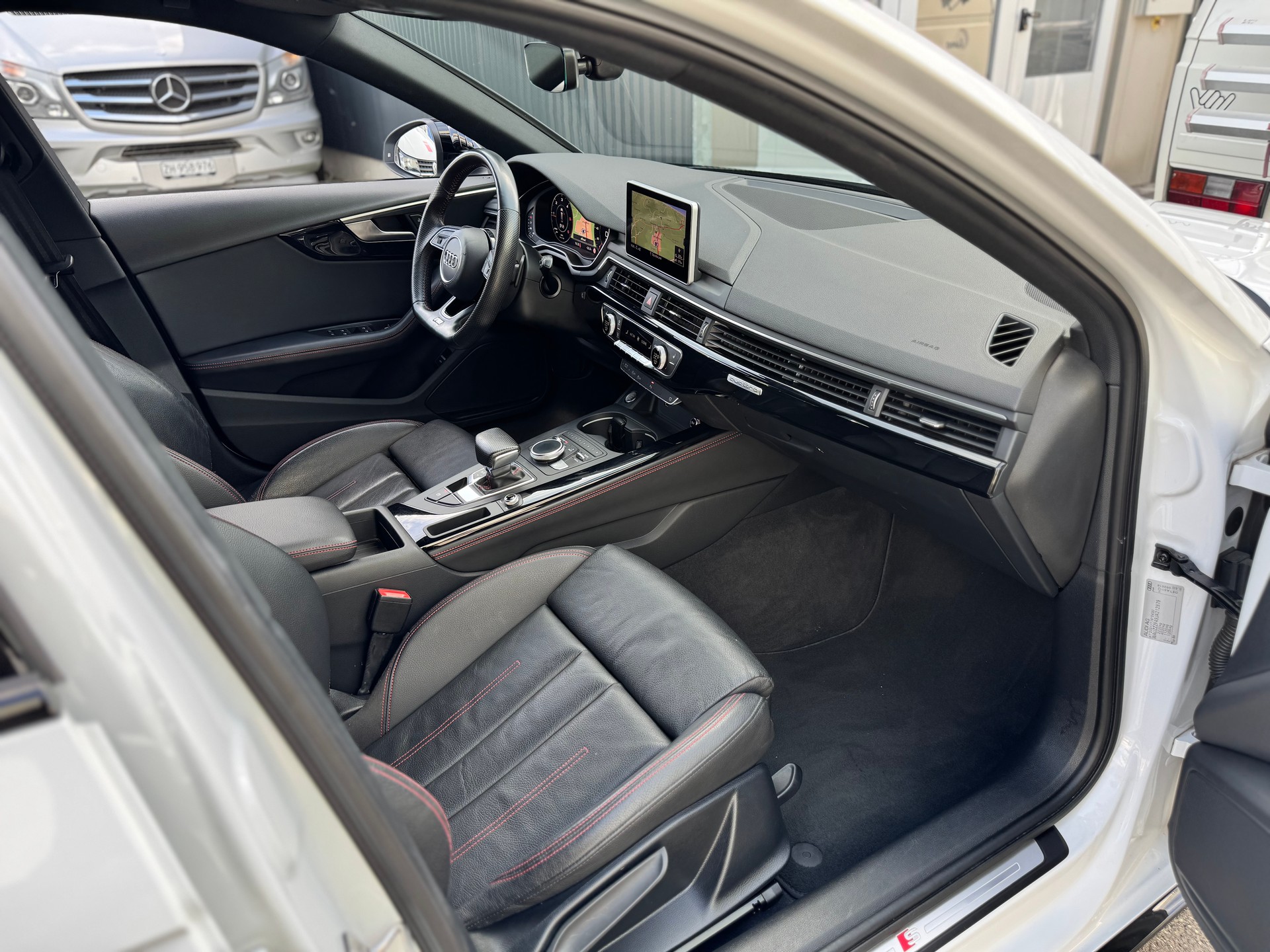 AUDI A4 Avant 2.0 TDI Sport quattro S-tronic-image-10