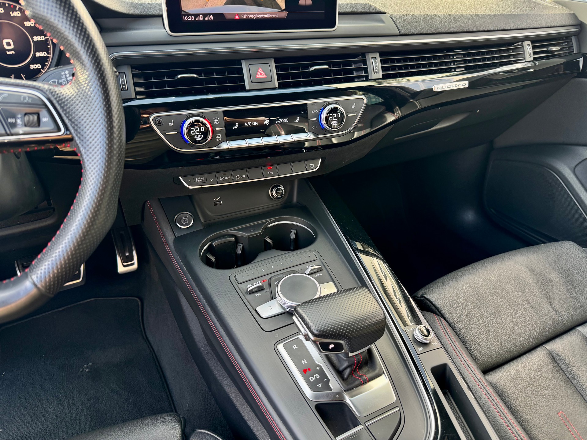 AUDI A4 Avant 2.0 TDI Sport quattro S-tronic-image-12