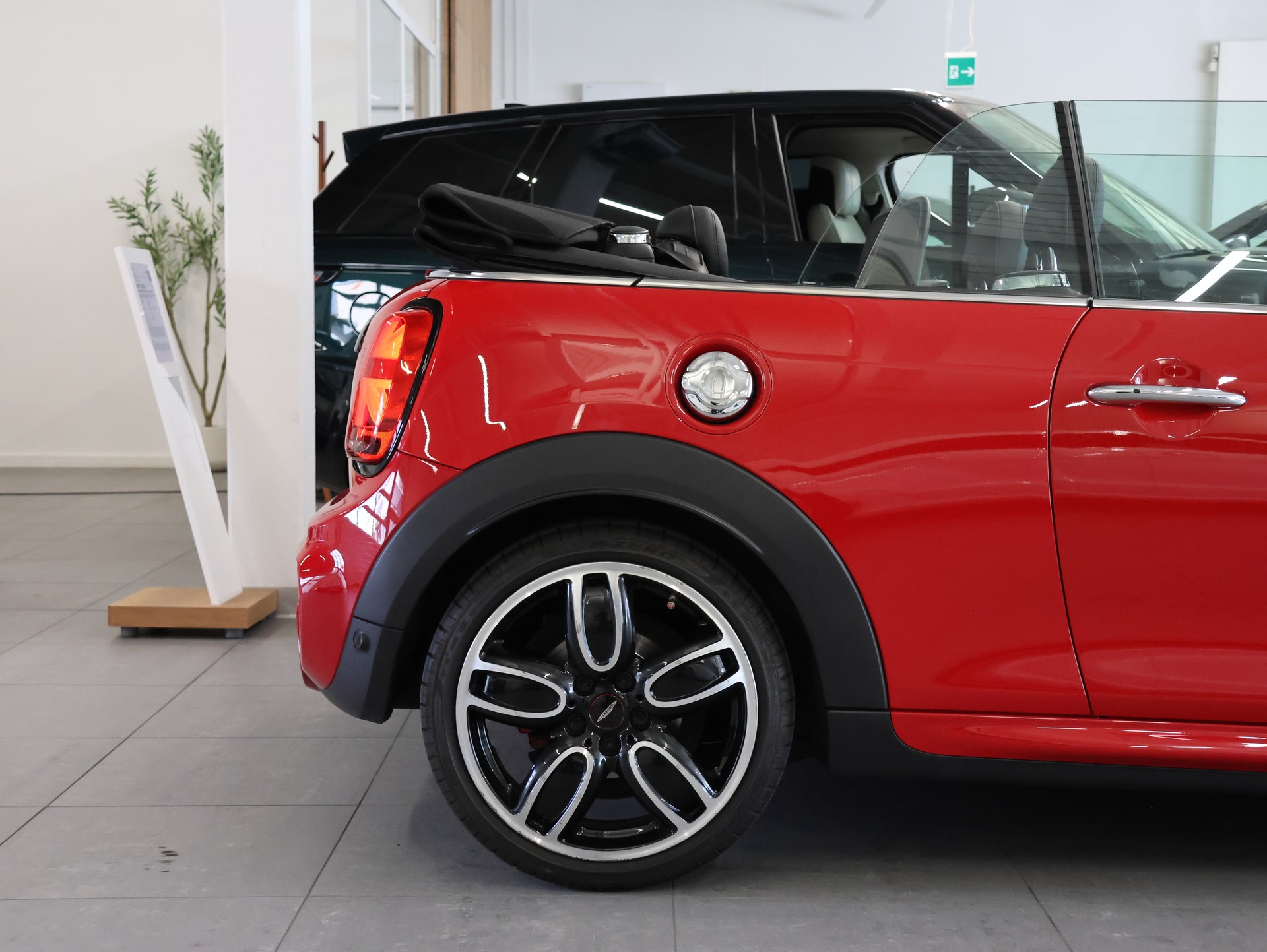 MINI Cooper John Cooper Works Cabriolet Steptronic *PAKET-CHILI*-image-10