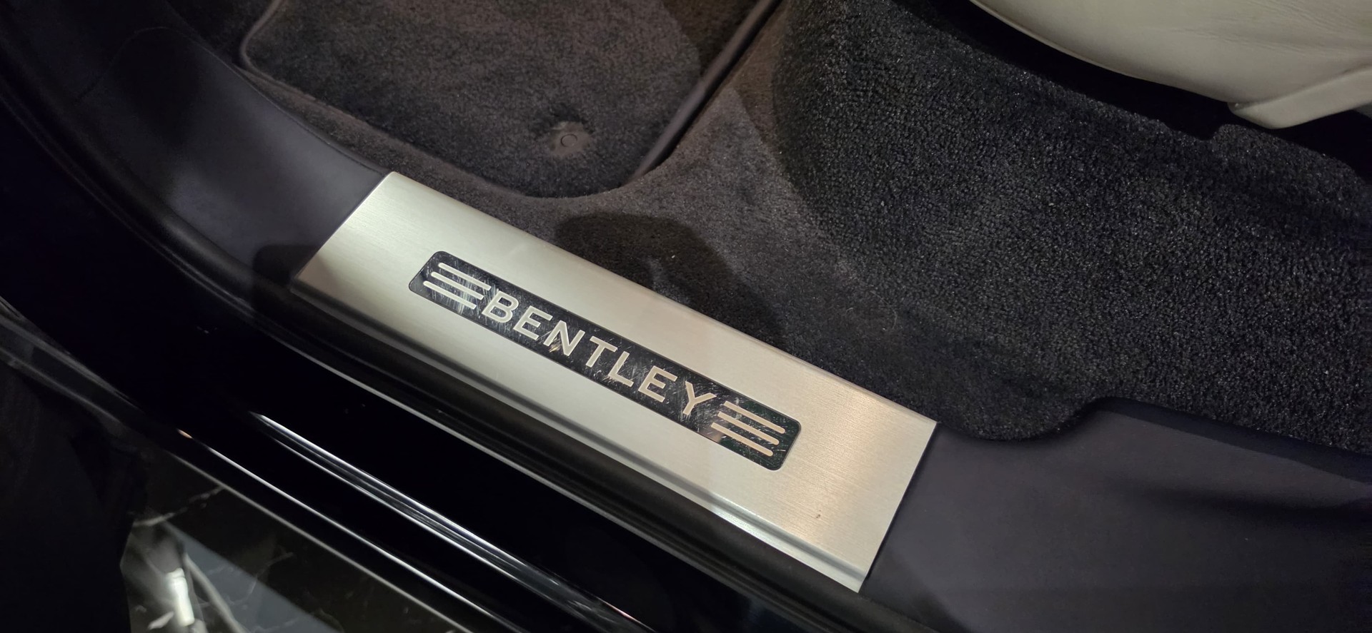BENTLEY Bentayga W12-image-15