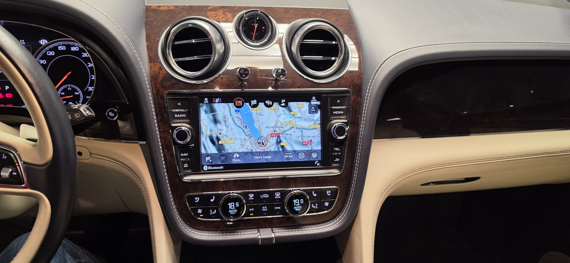 BENTLEY Bentayga W12-image-9